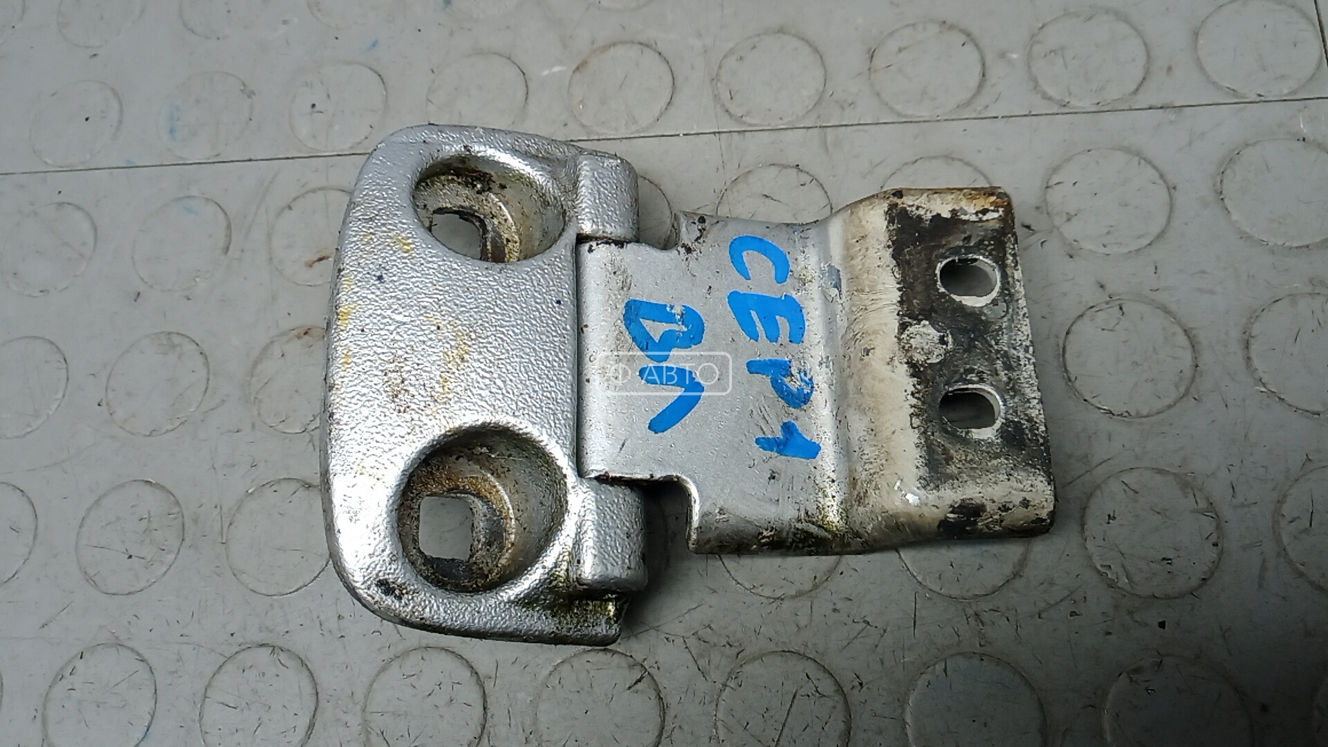 Петля двери распашной левой