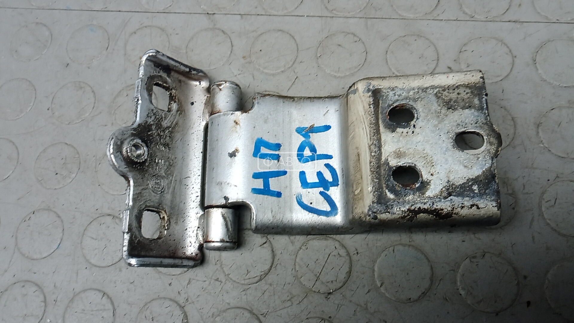 Петля двери распашной правой