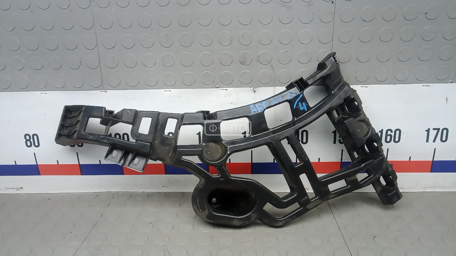 Крепление бампера заднее