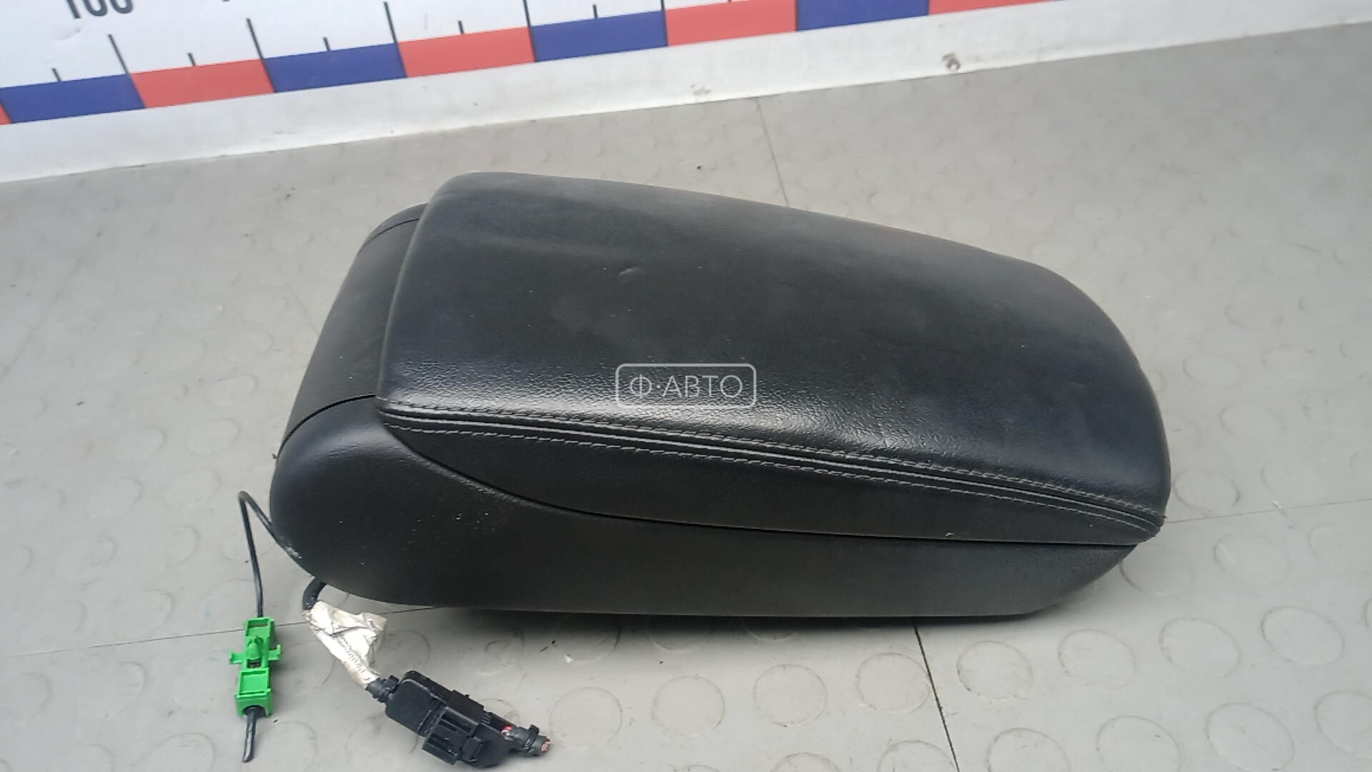 Подлокотник центральный