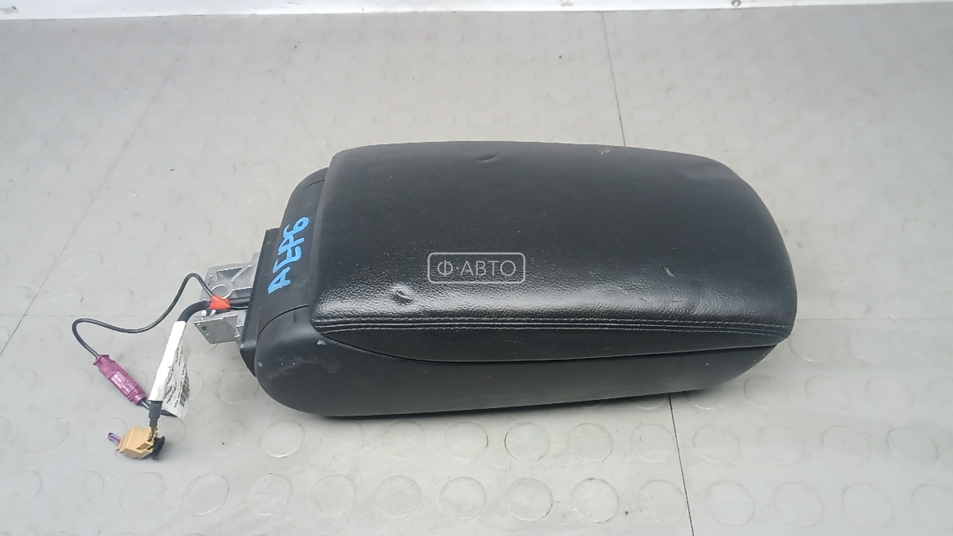 Подлокотник центральный