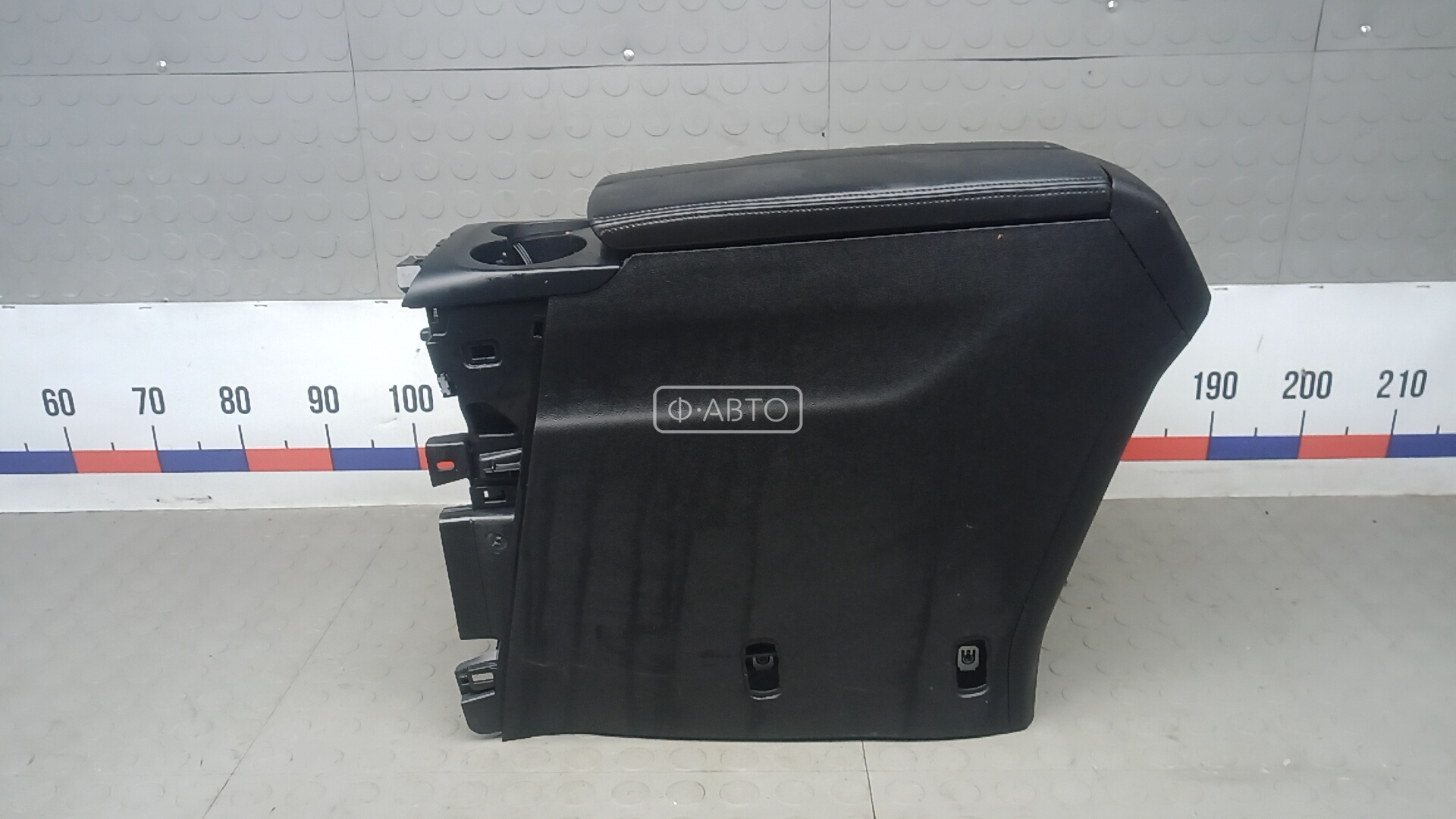 Подлокотник центральный