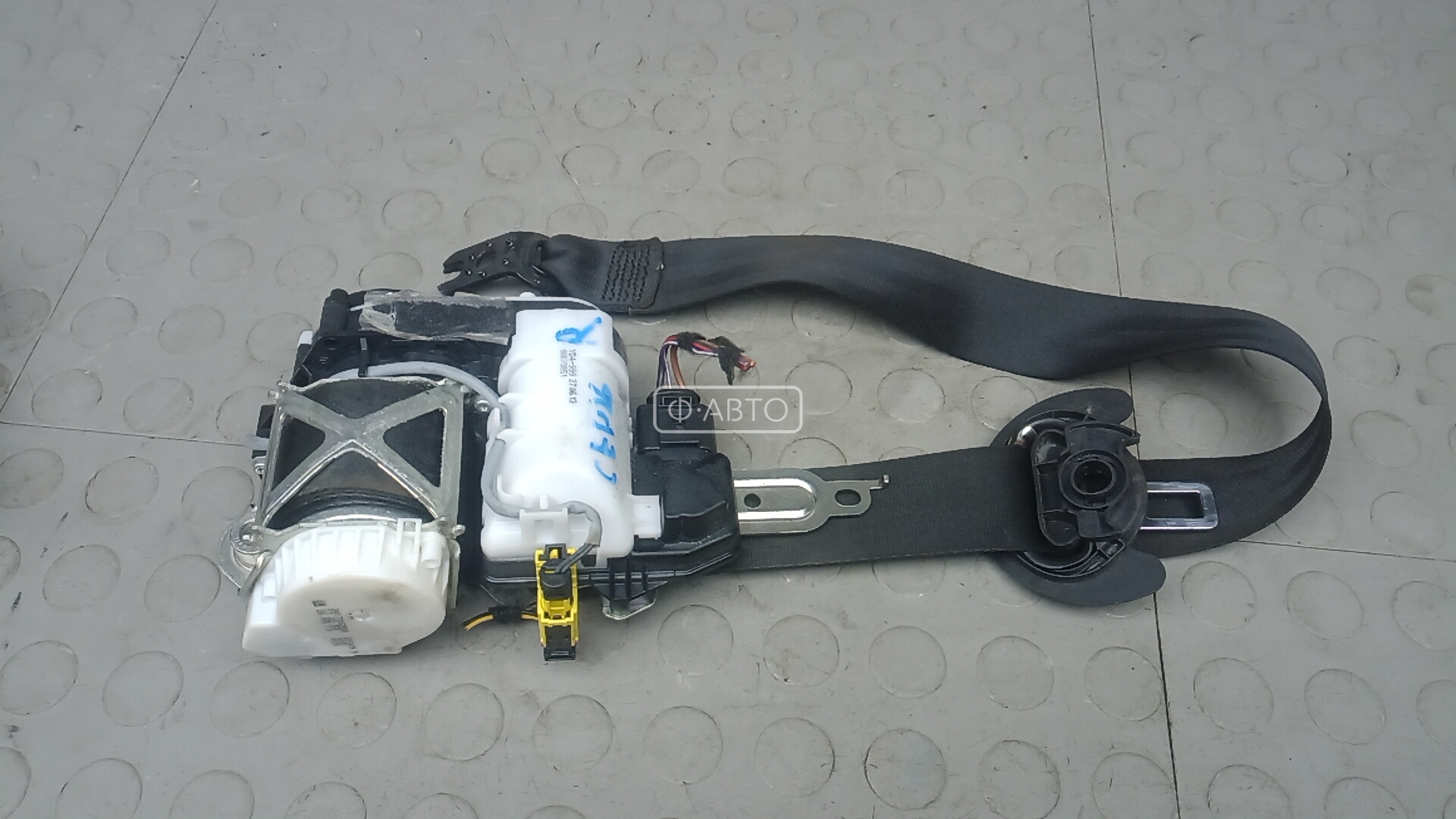 Ремень безопасности с пиропатроном сиденья переднего