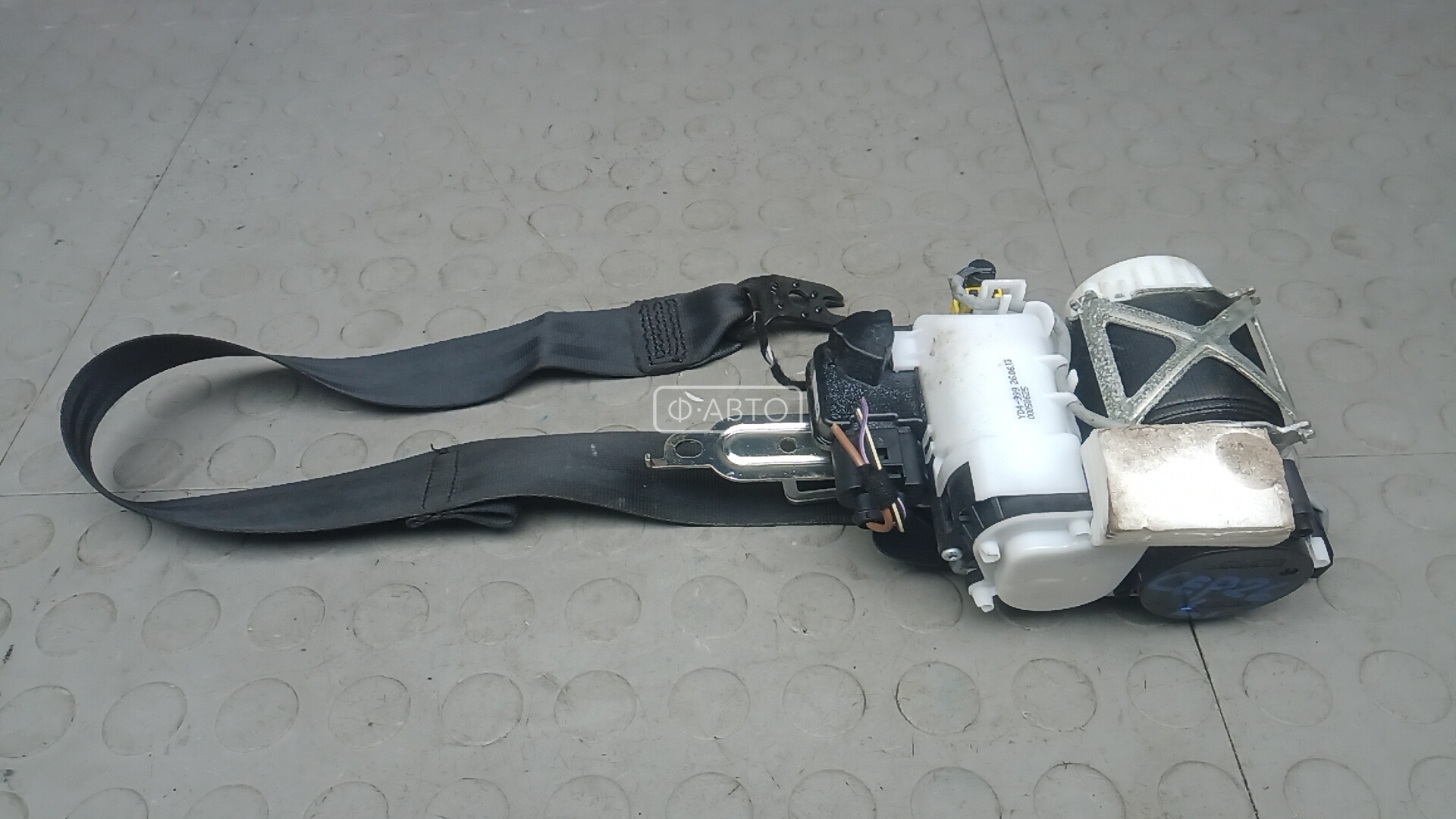 Ремень безопасности с пиропатроном сиденья переднего