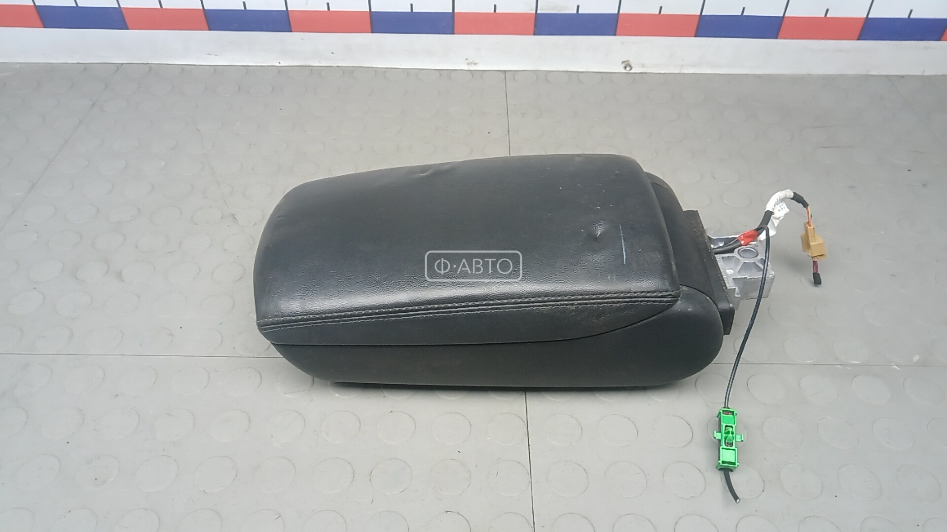 Подлокотник центральный