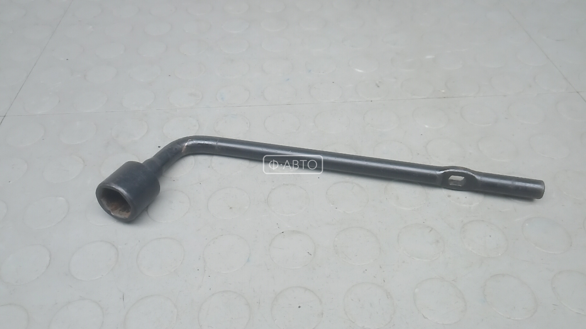 Ключ колесный