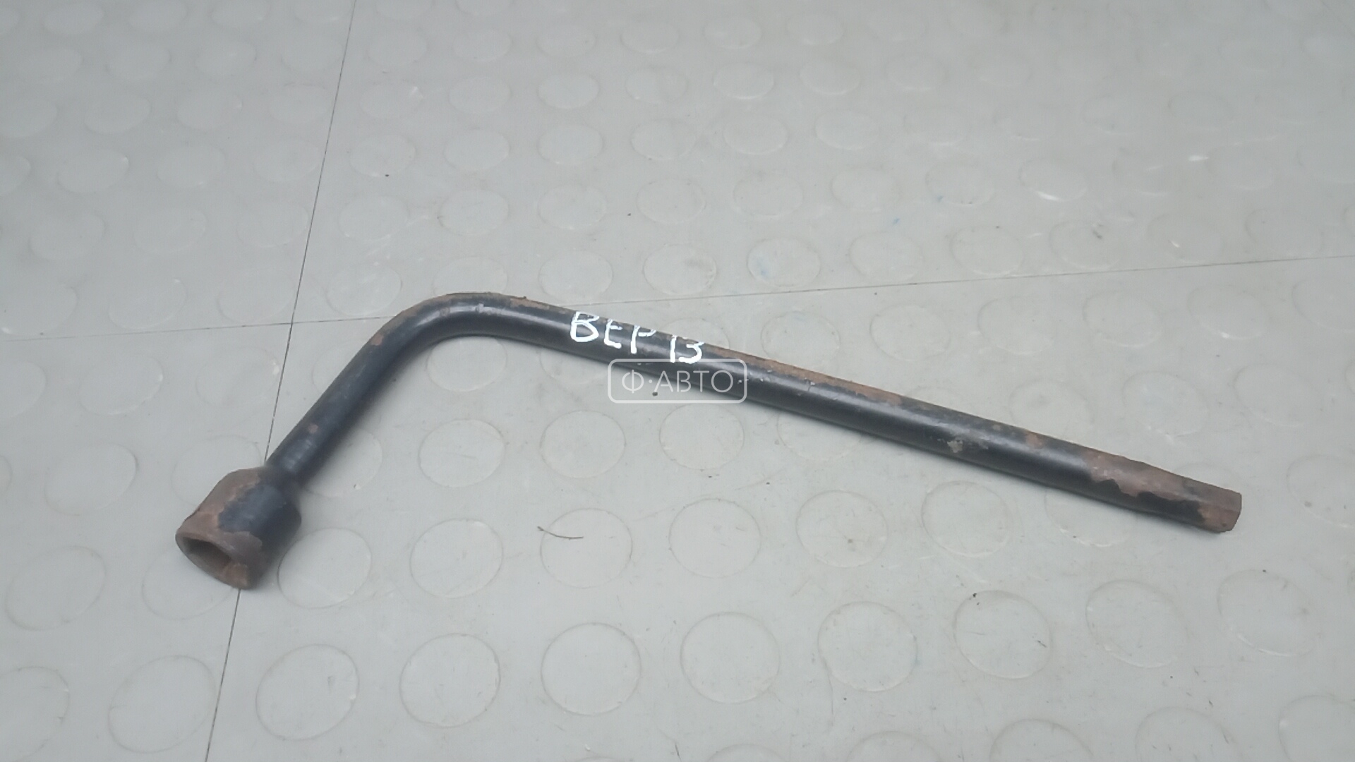 Ключ колесный