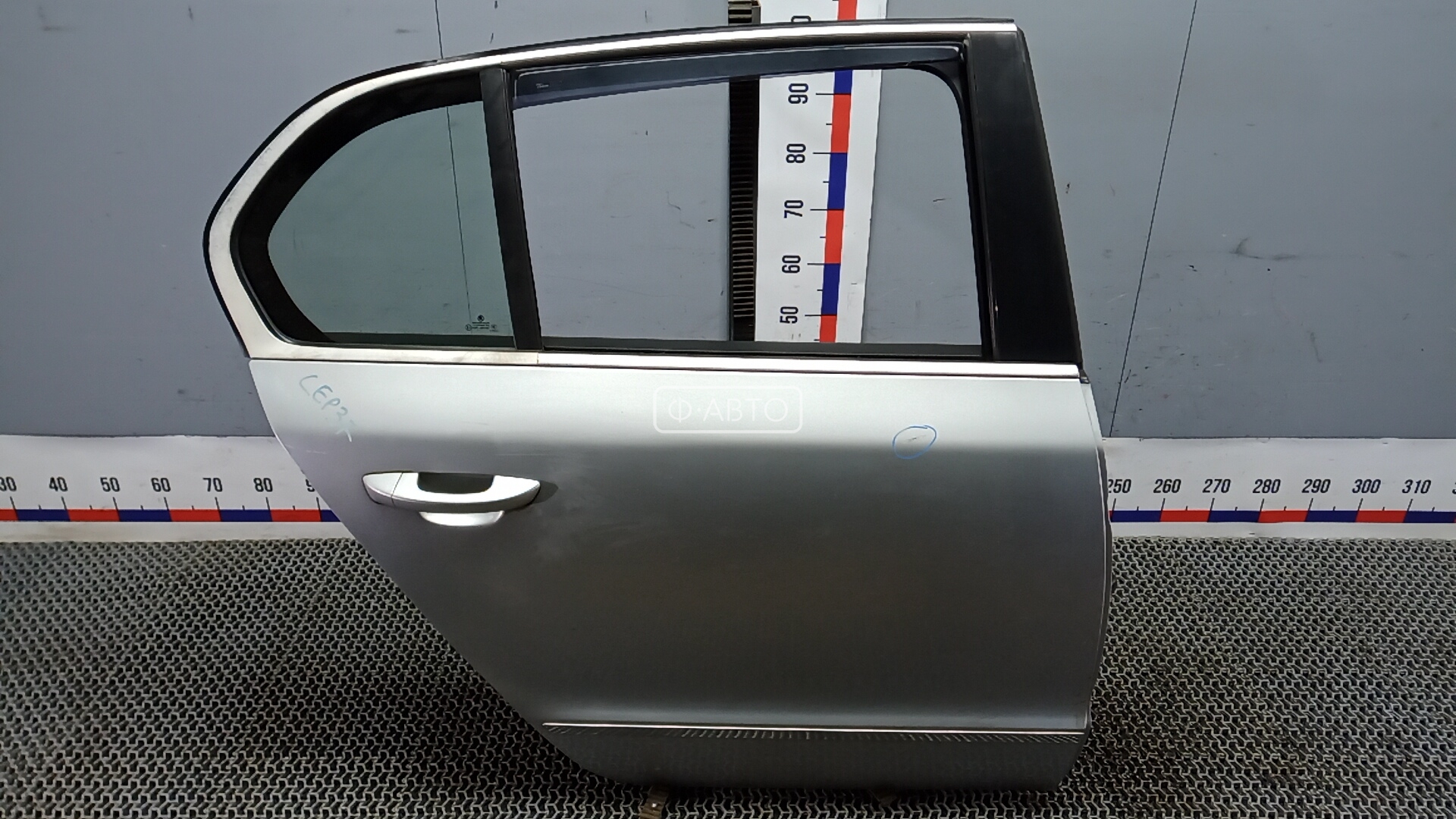 Дверь задняя правая