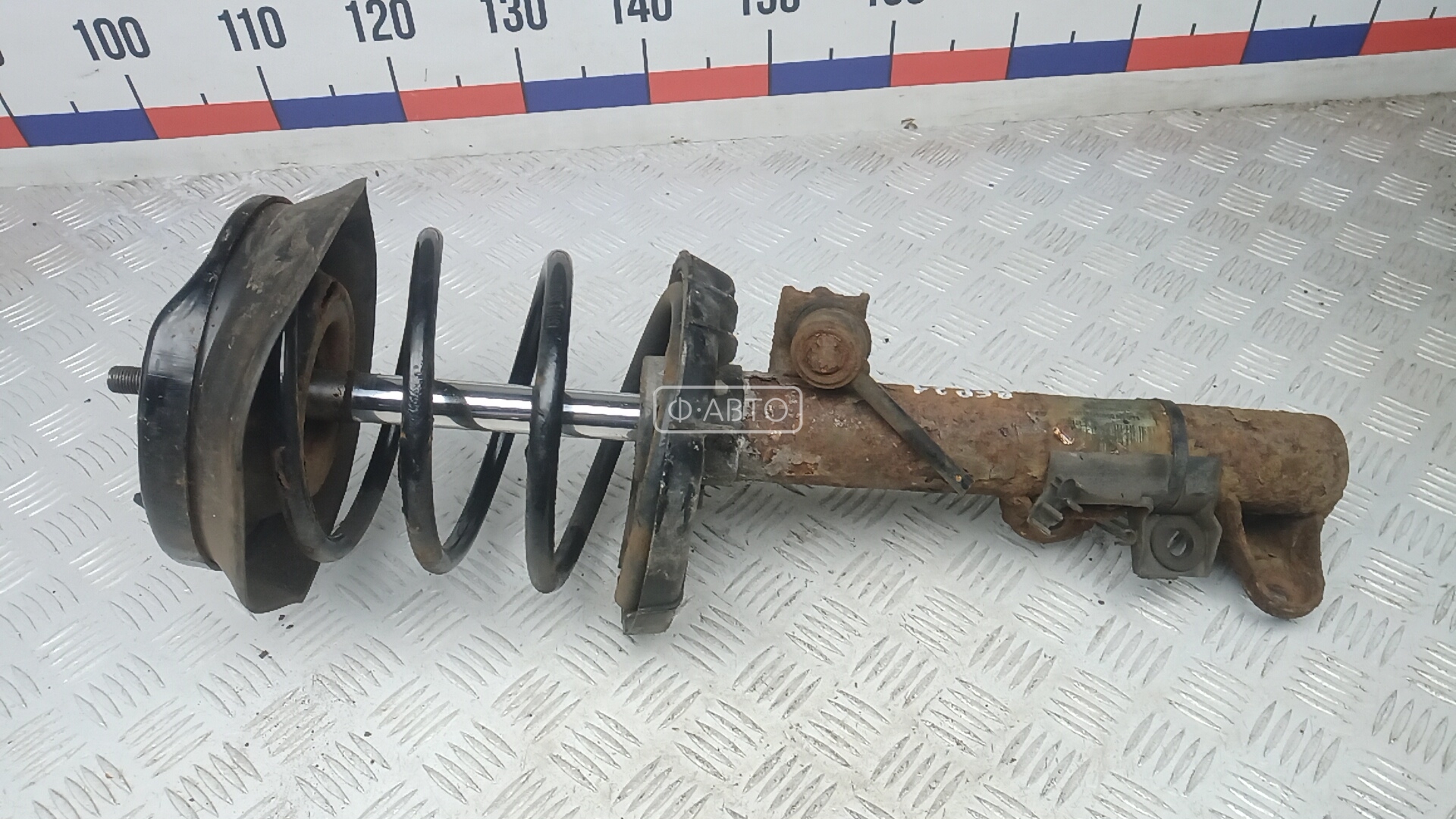 Стойка передняя правая