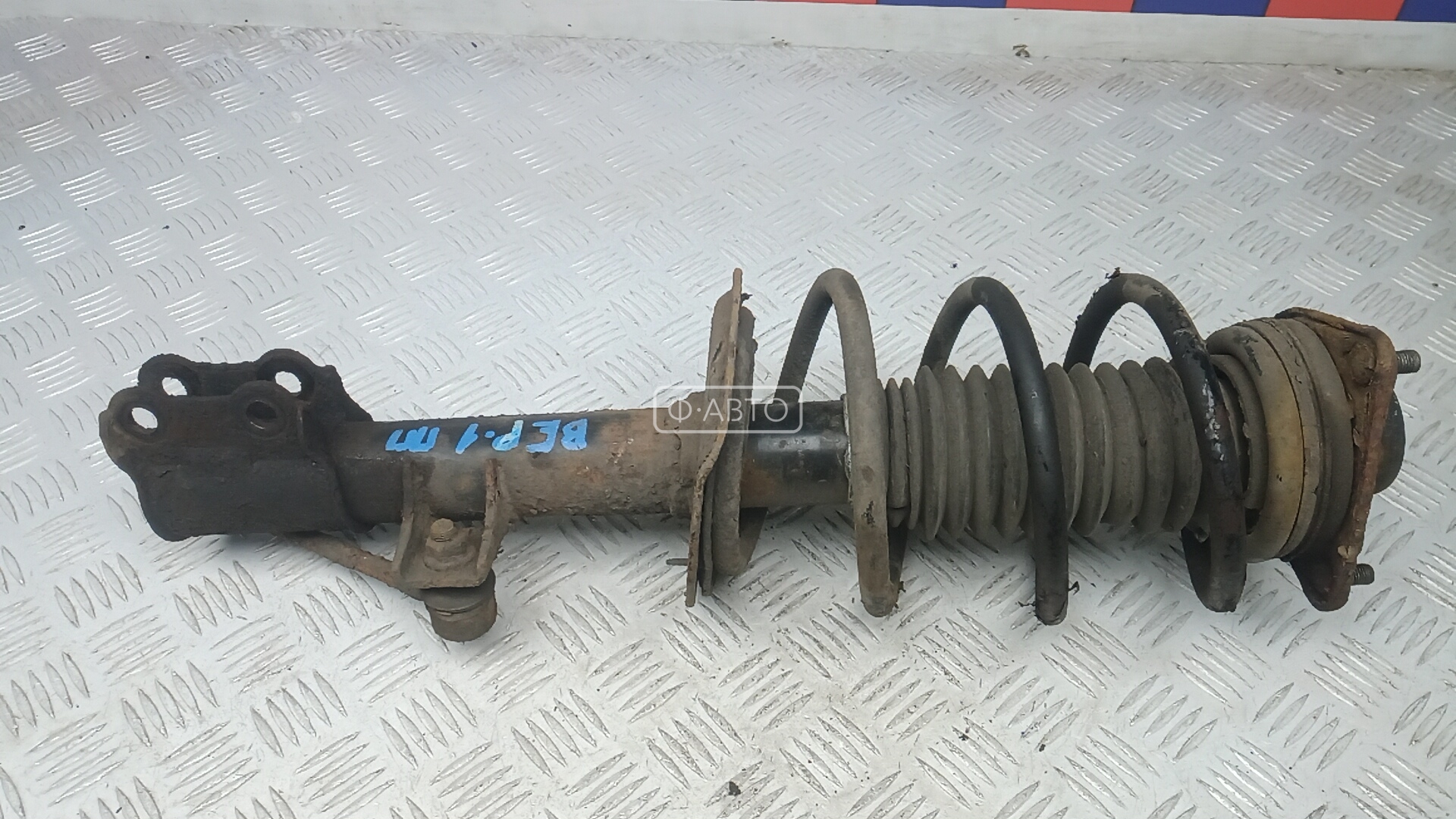 Стойка передняя правая