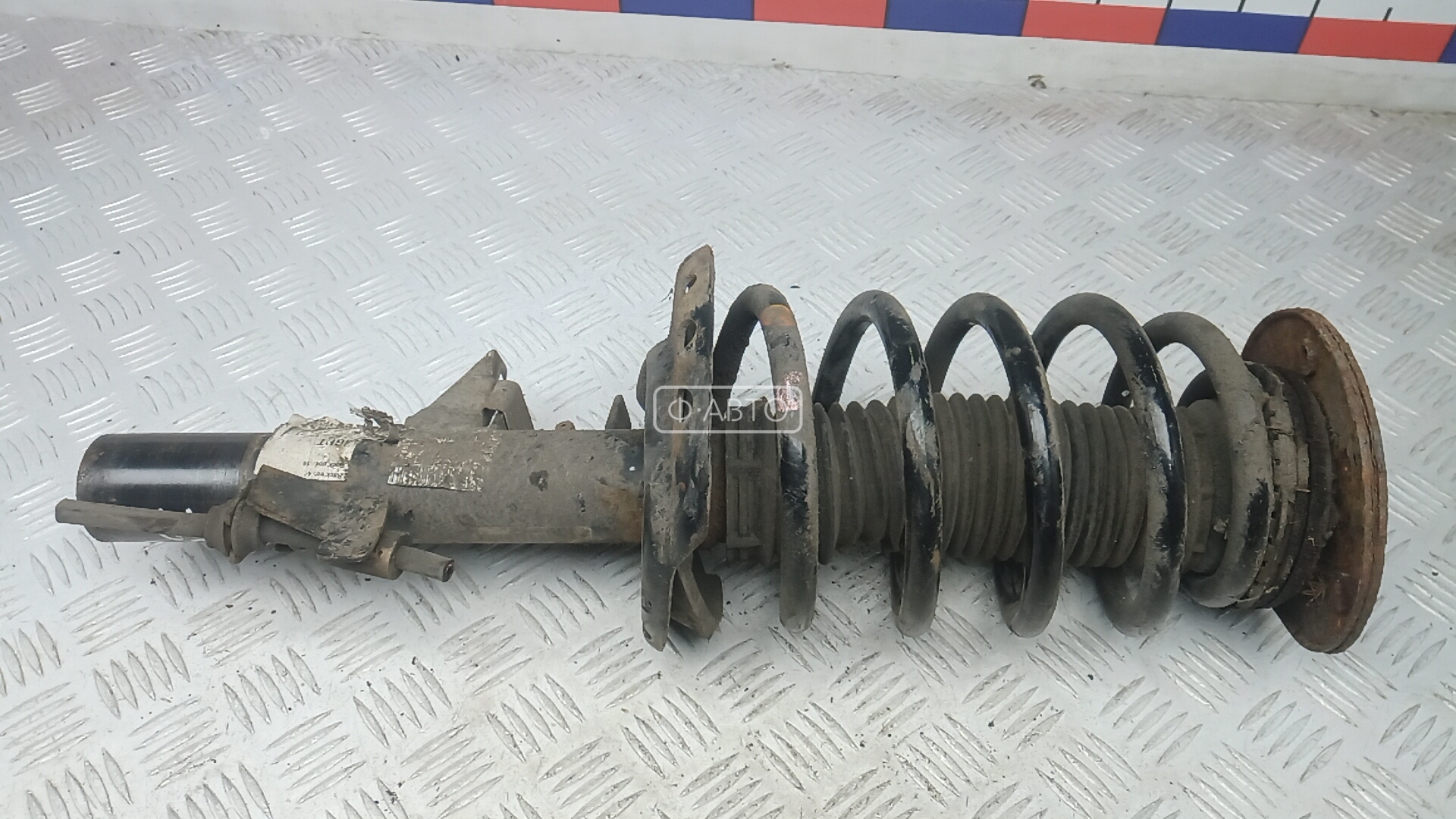 Стойка передняя правая