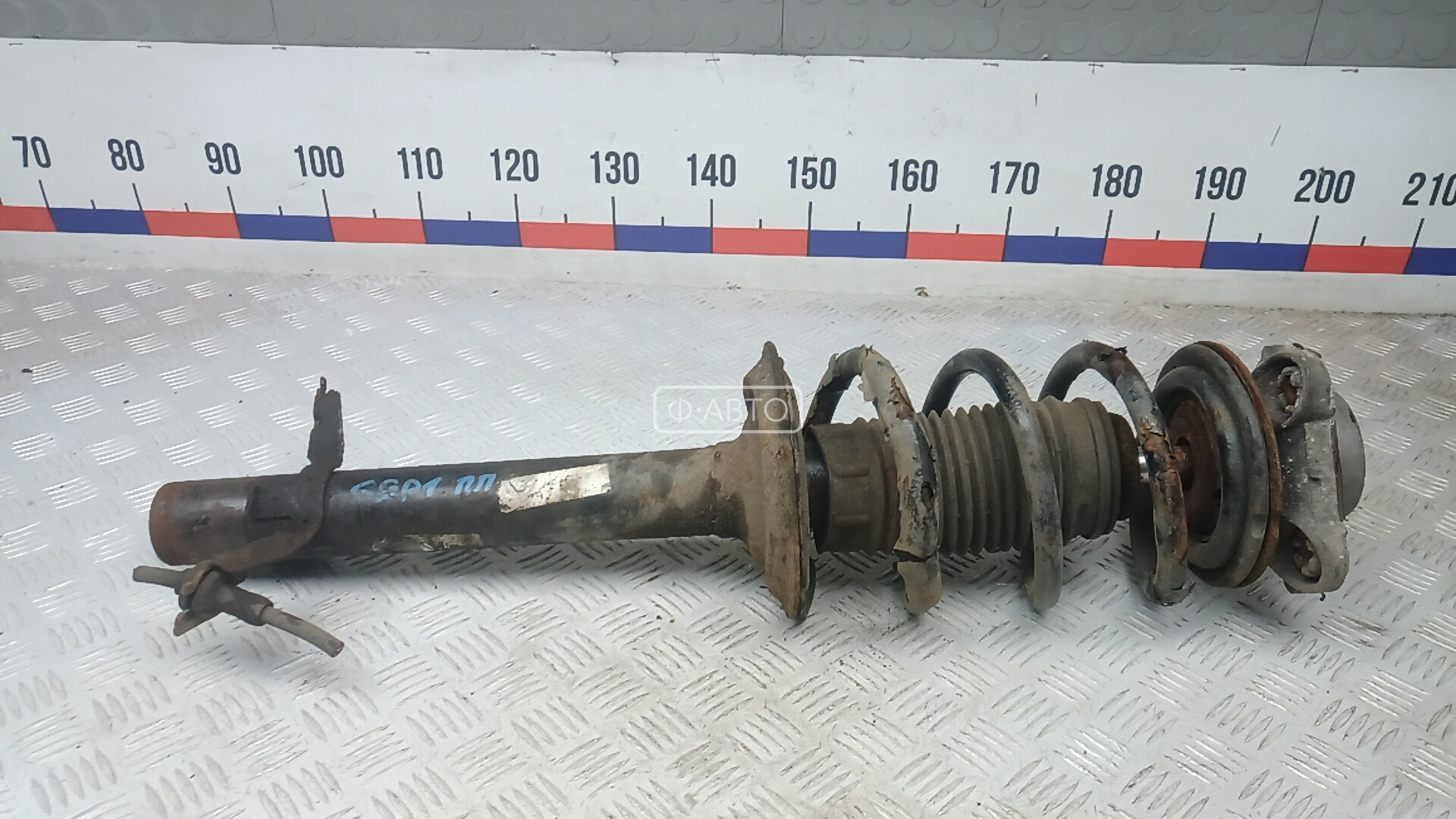 Стойка передняя правая