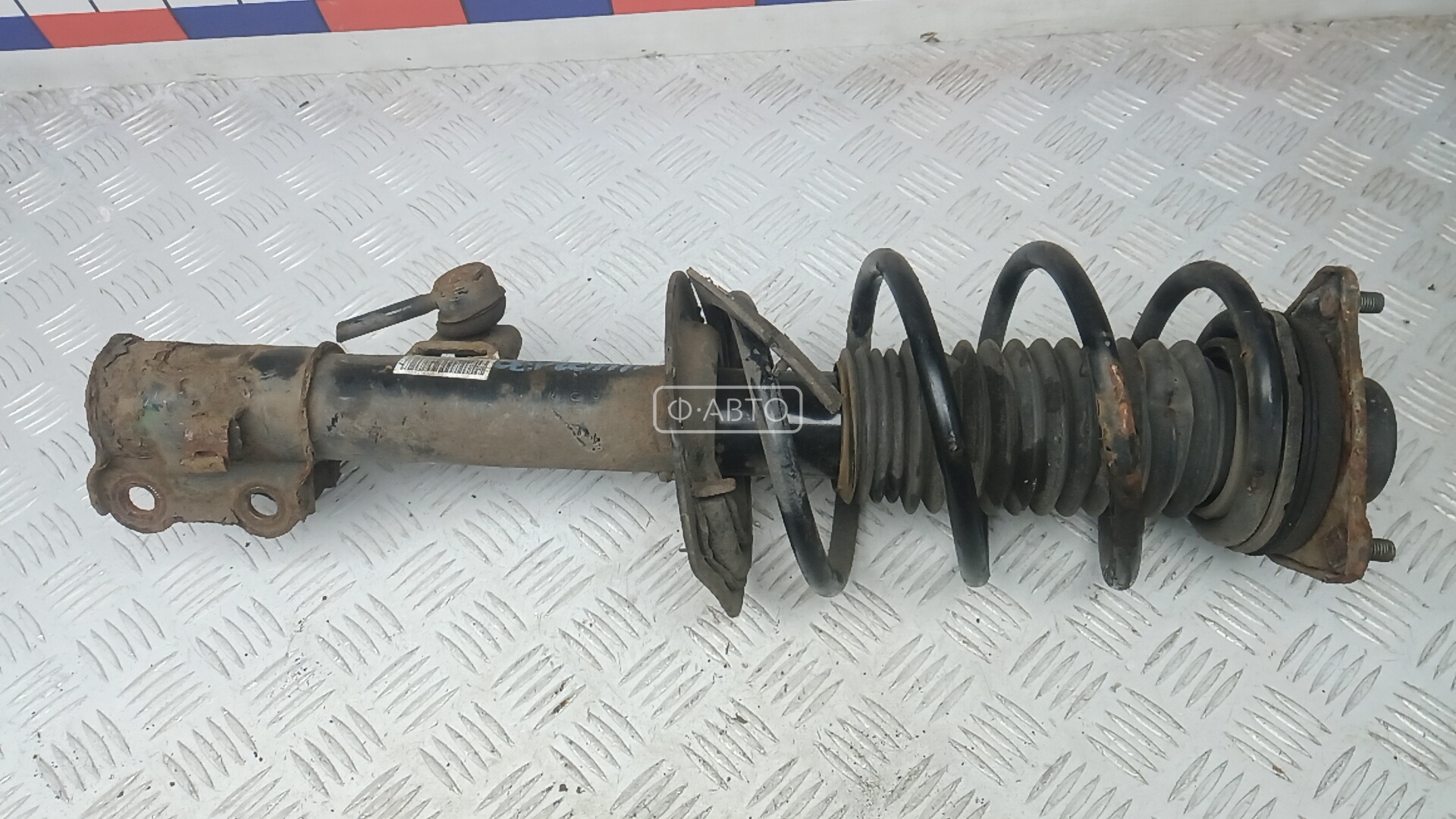 Стойка передняя правая