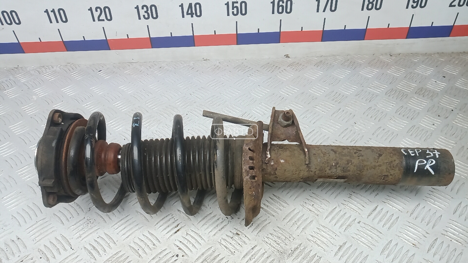 Стойка передняя правая