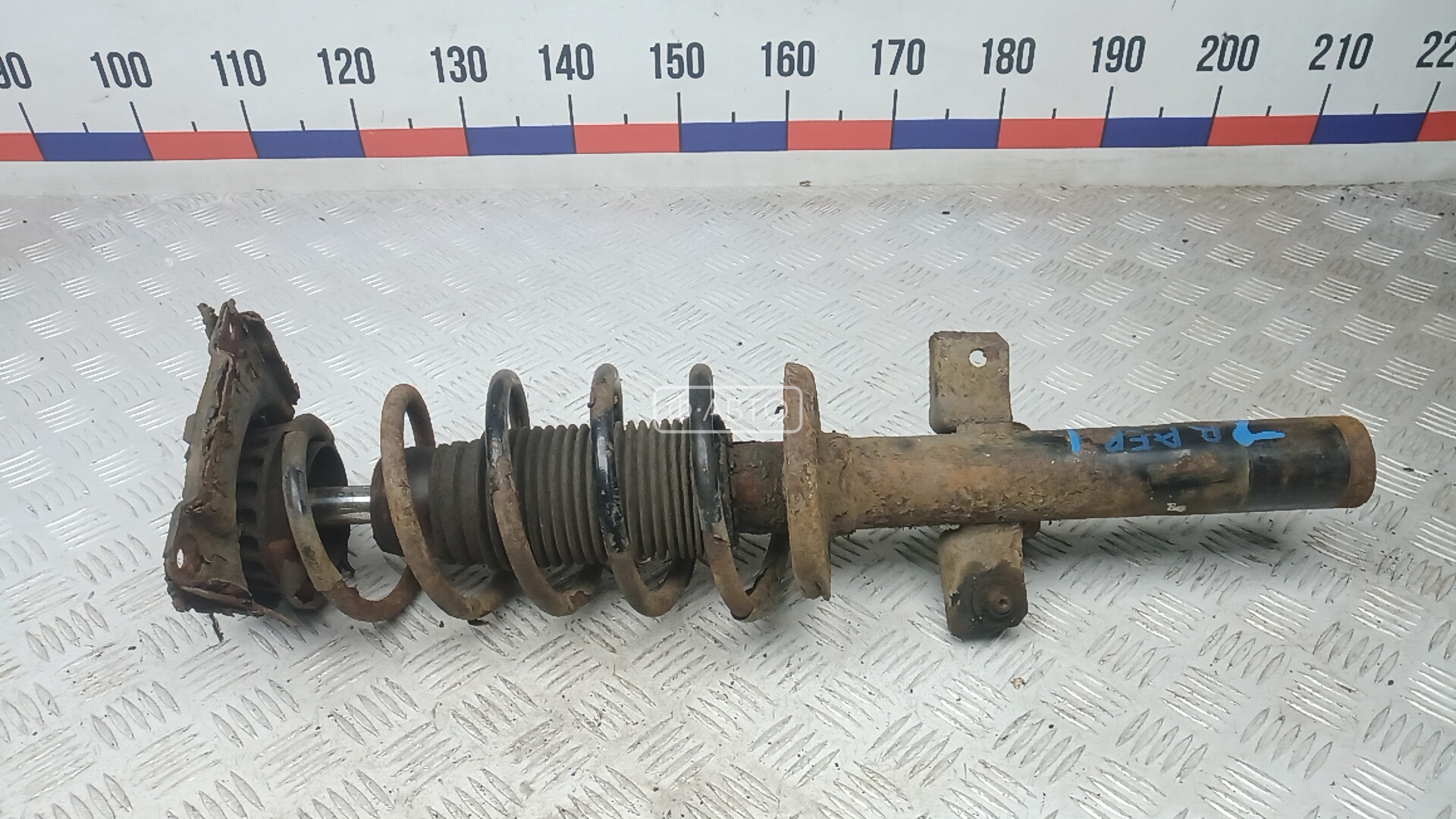 Стойка задняя правая