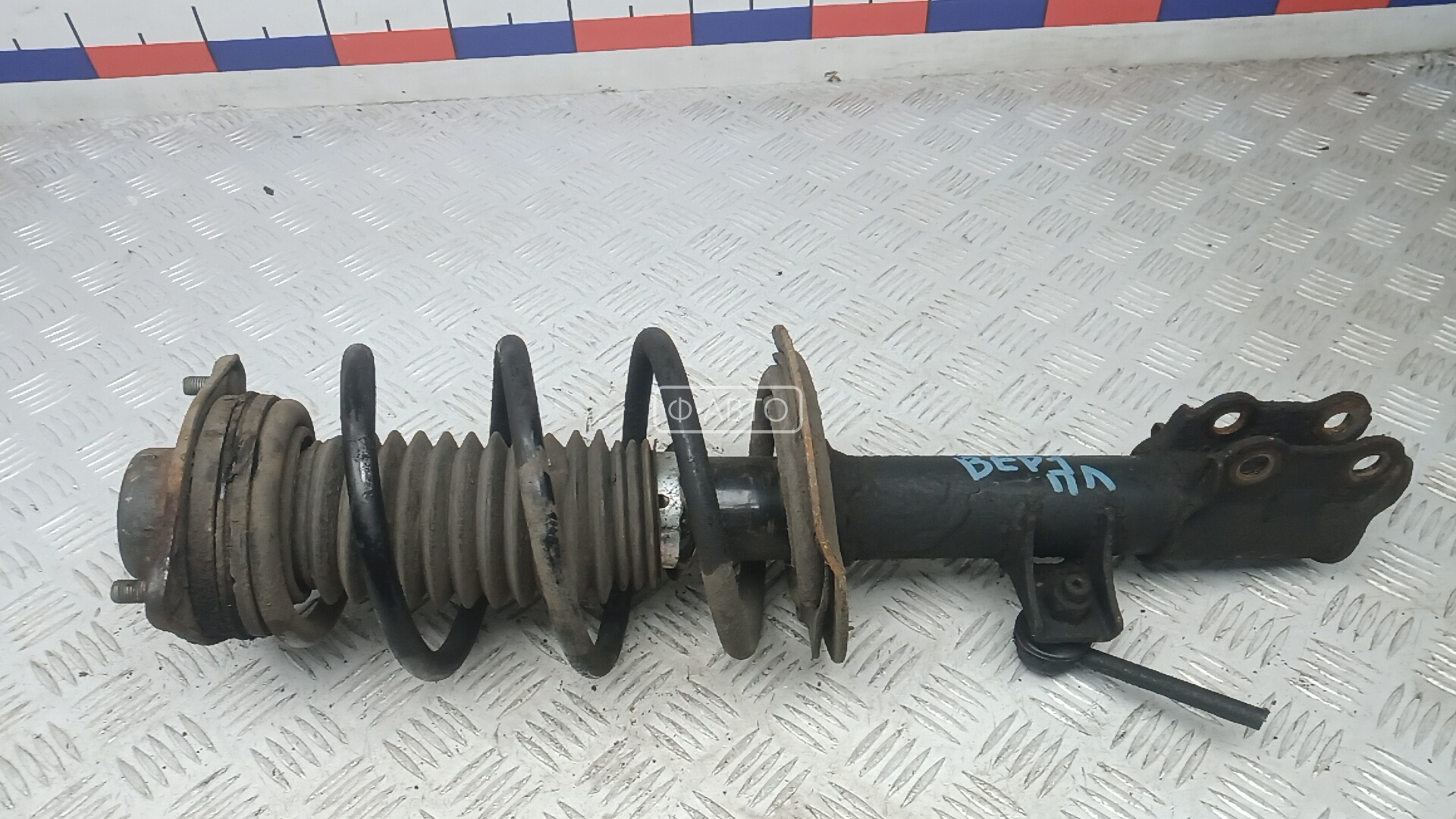 Стойка передняя левая