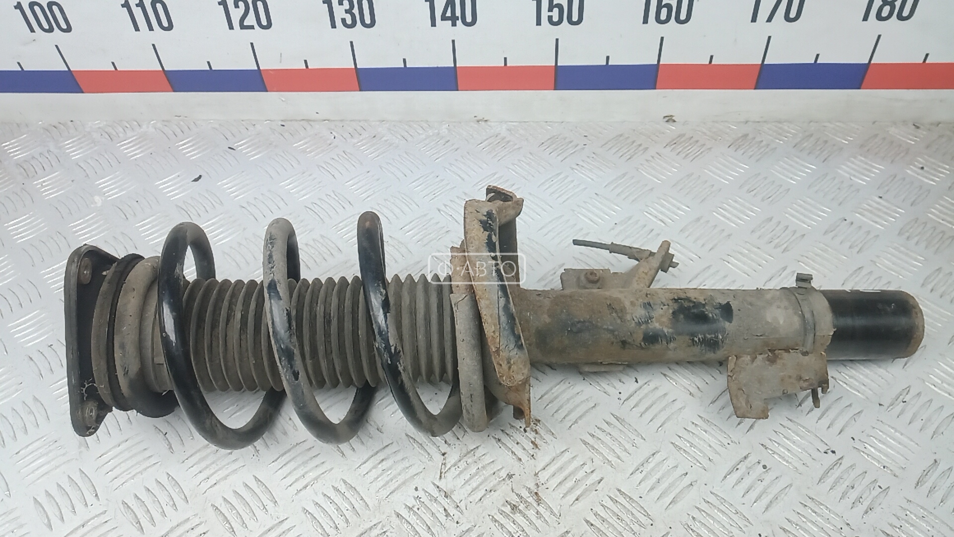 Стойка передняя левая