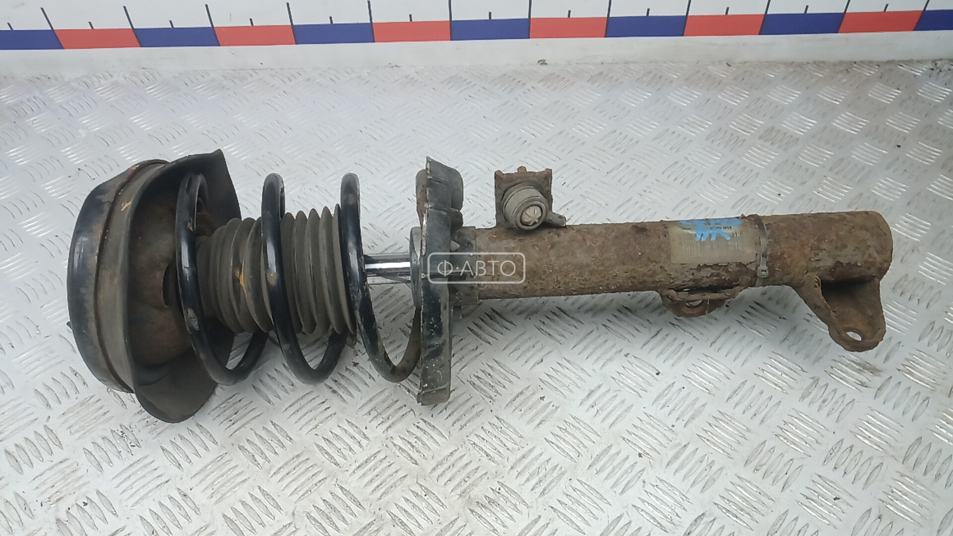 Стойка передняя левая