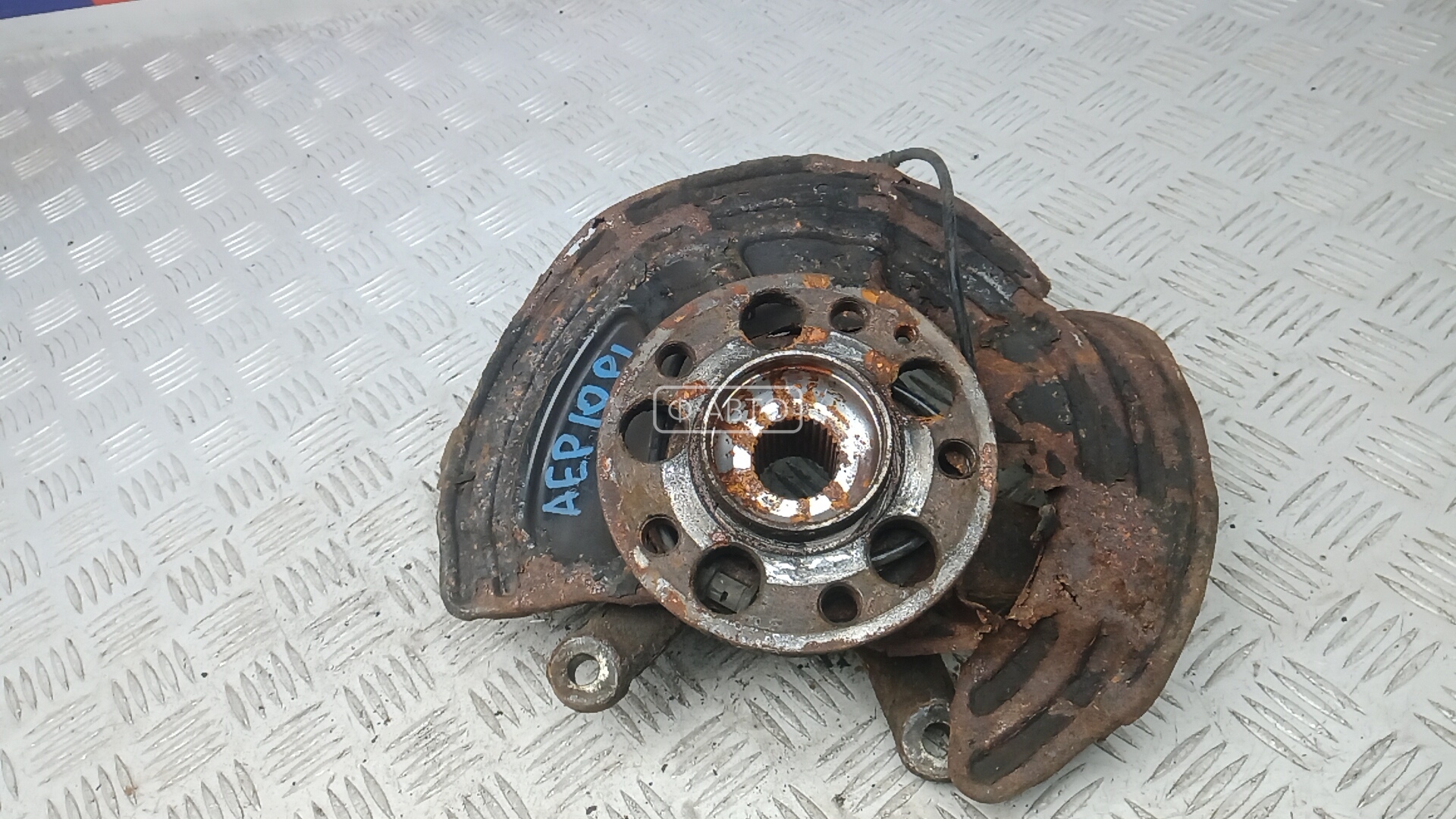 Ступица передняя левая