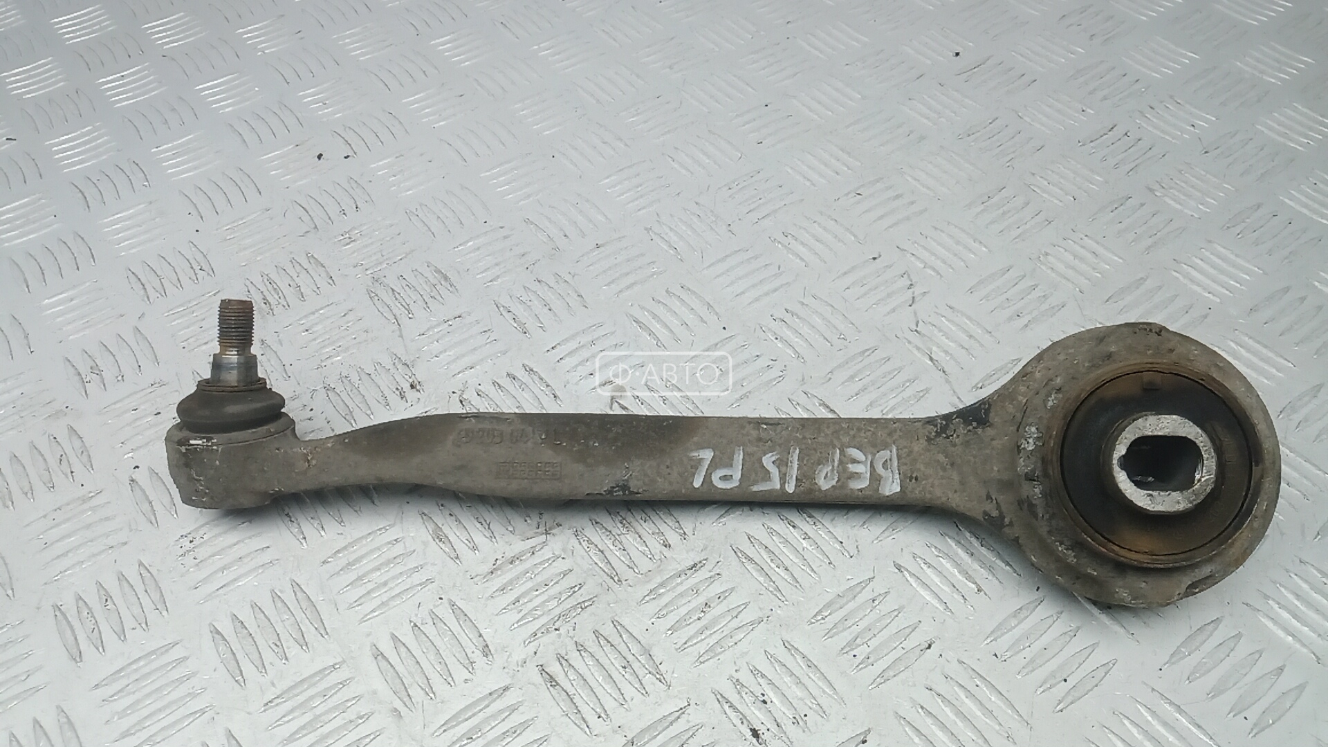 Рычаг передний нижний левый