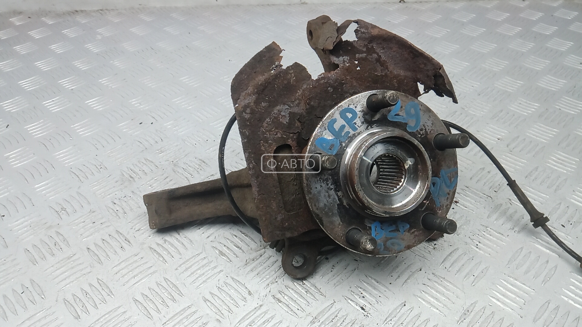 Ступица передняя левая