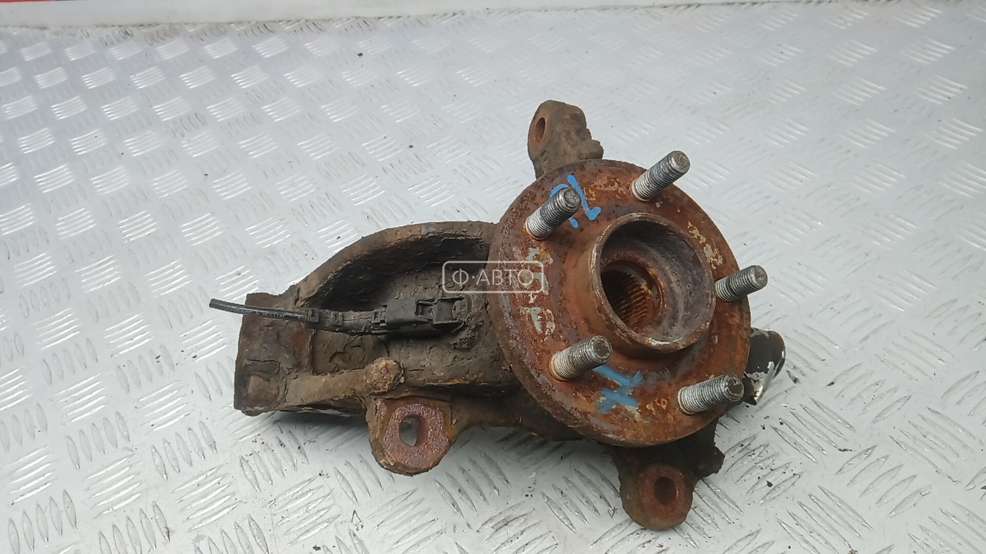 Ступица передняя левая