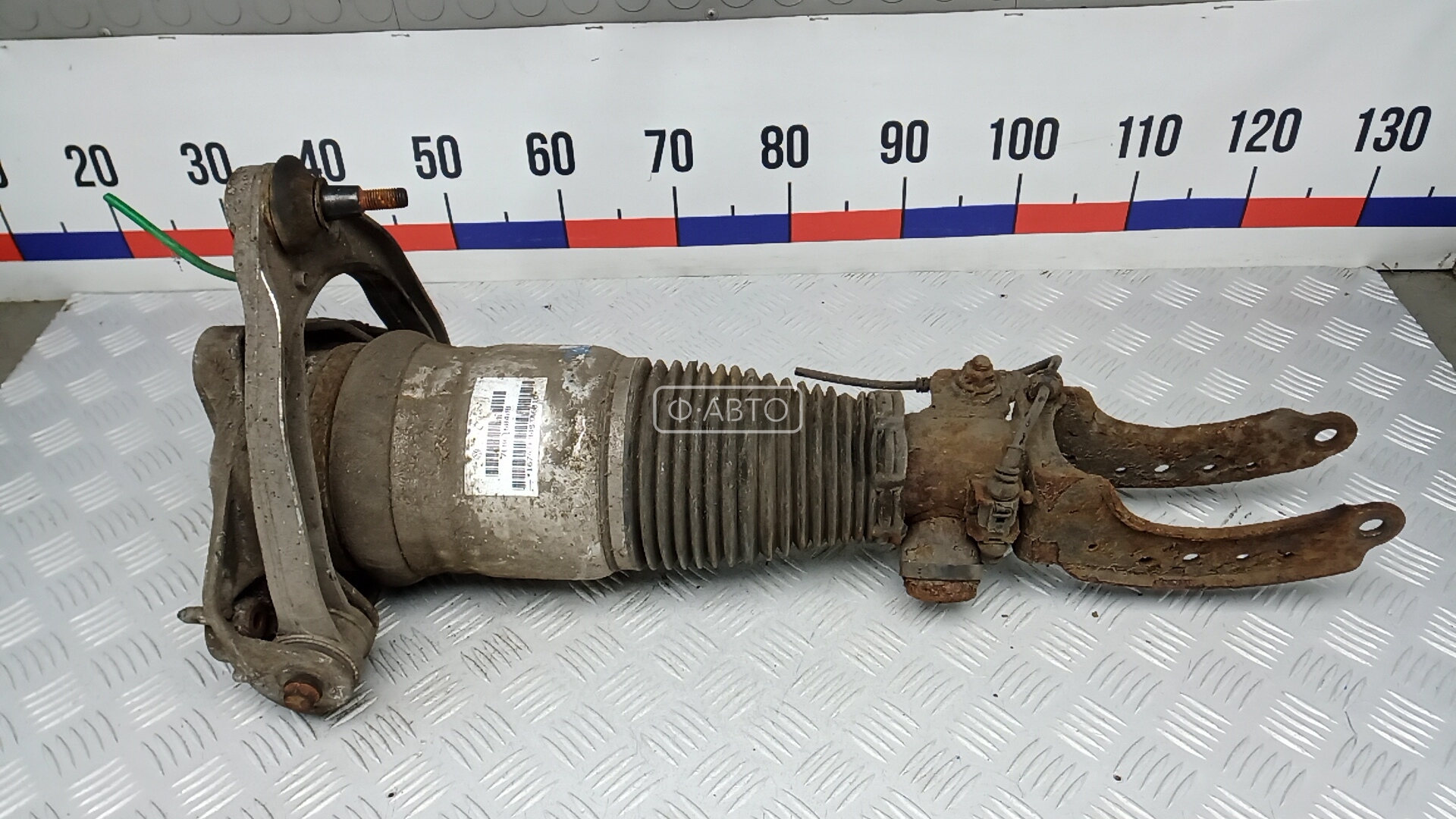 Стойка передняя левая