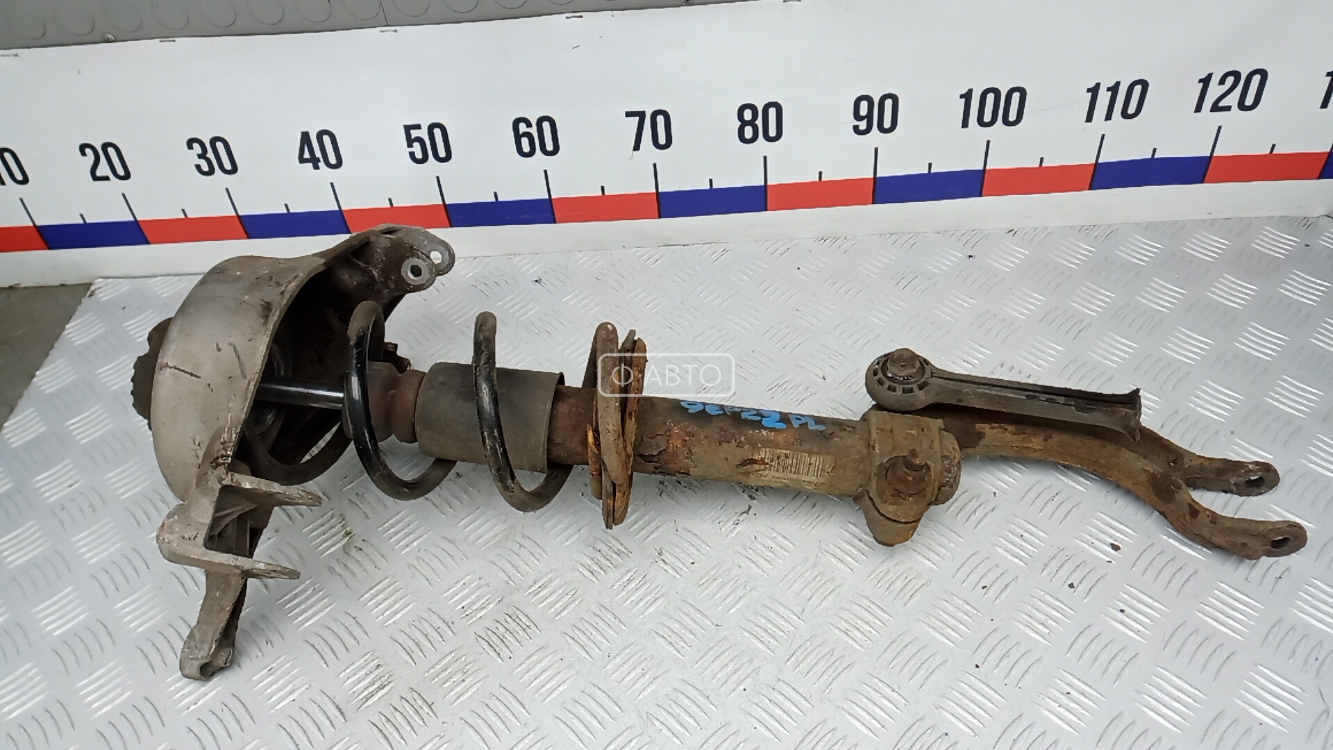 Стойка передняя левая