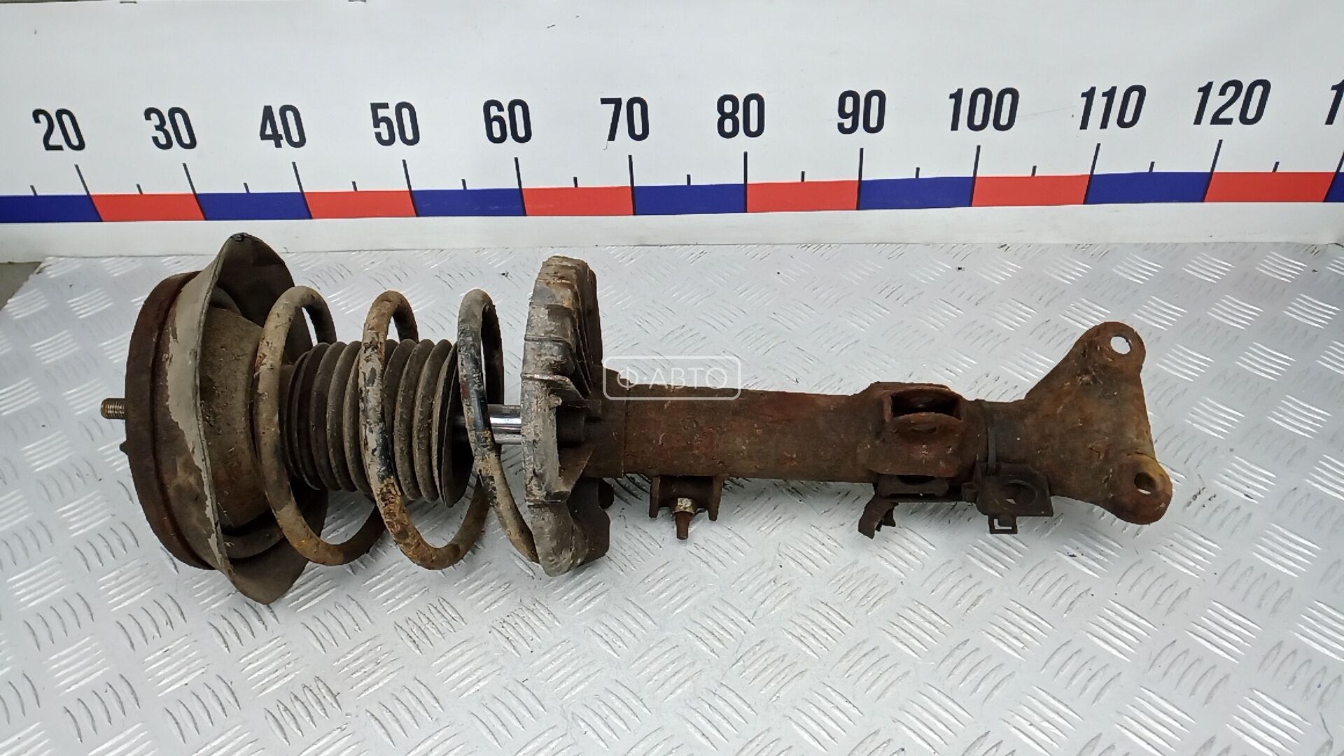 Стойка передняя левая