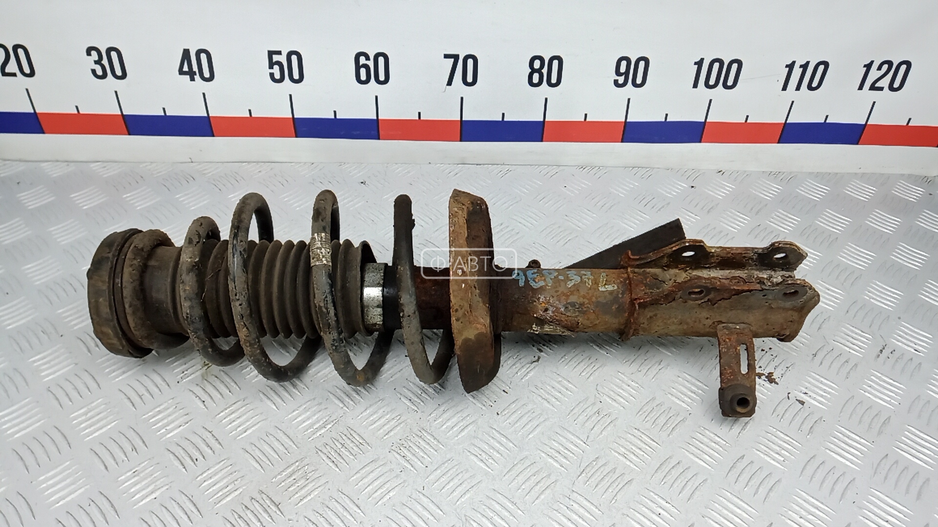 Стойка передняя левая