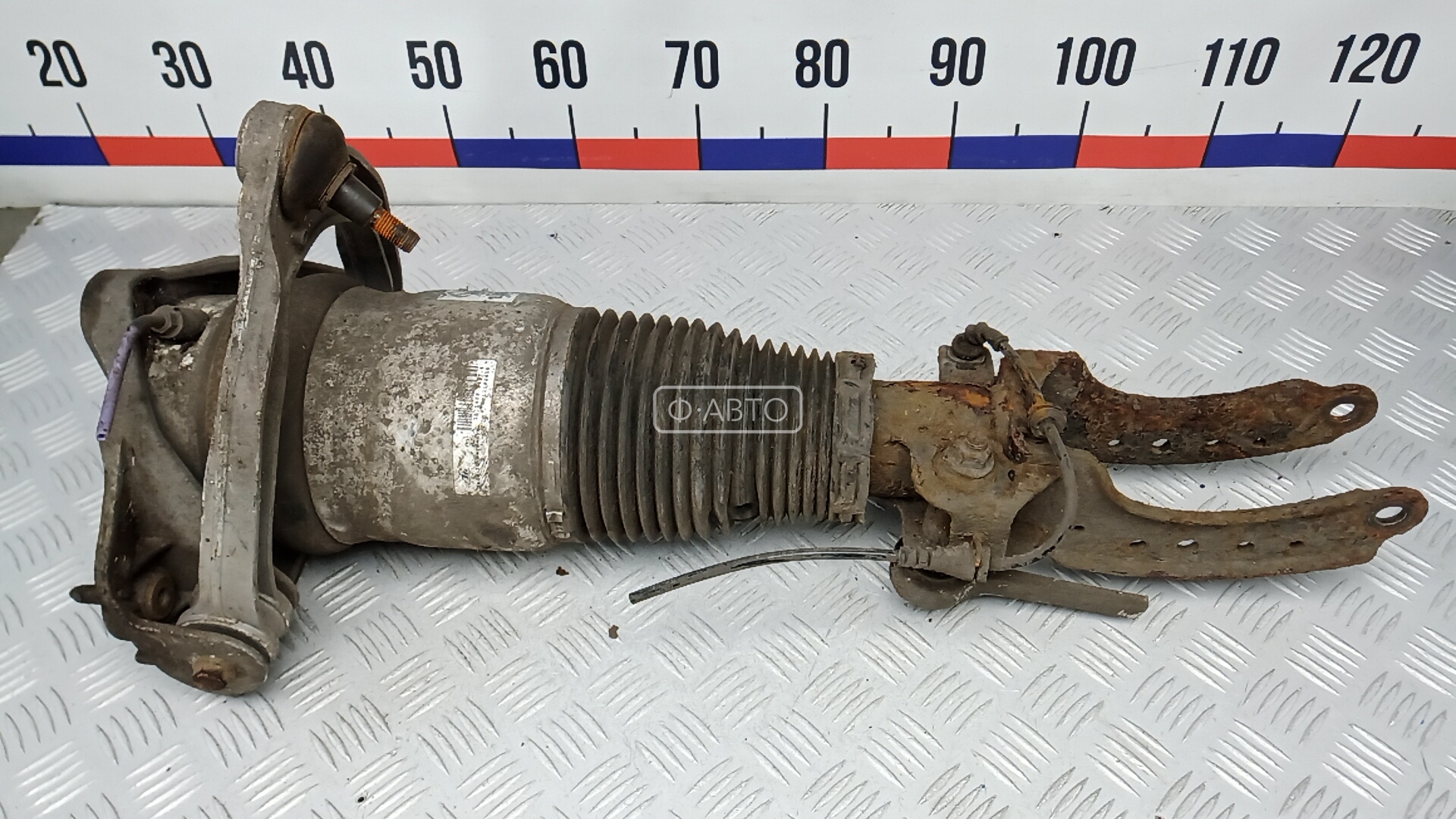 Стойка передняя правая