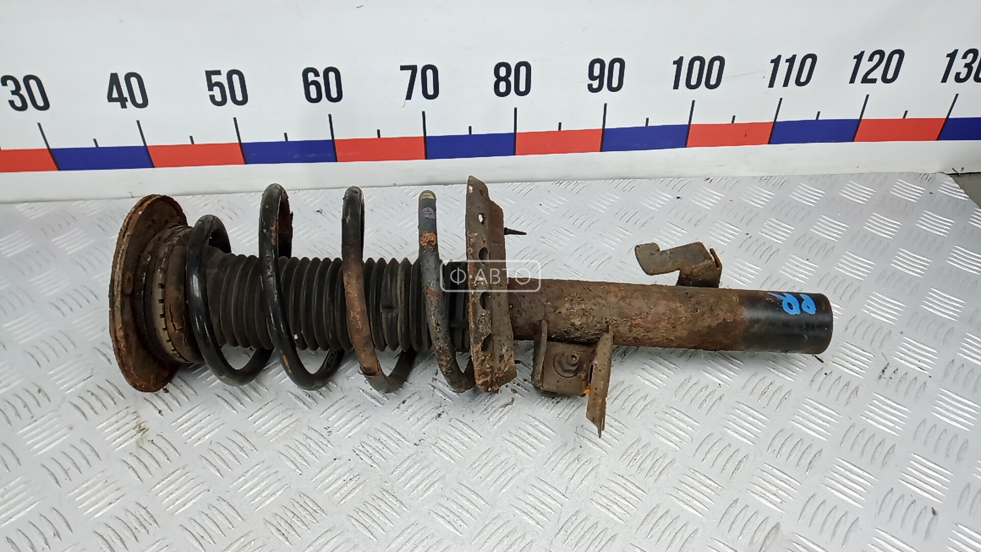 Стойка передняя правая