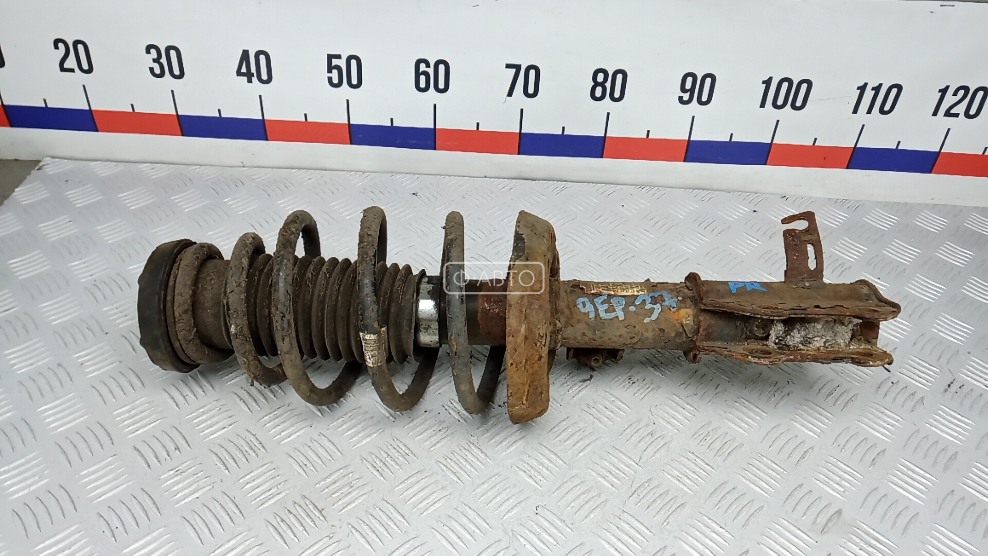 Стойка передняя правая