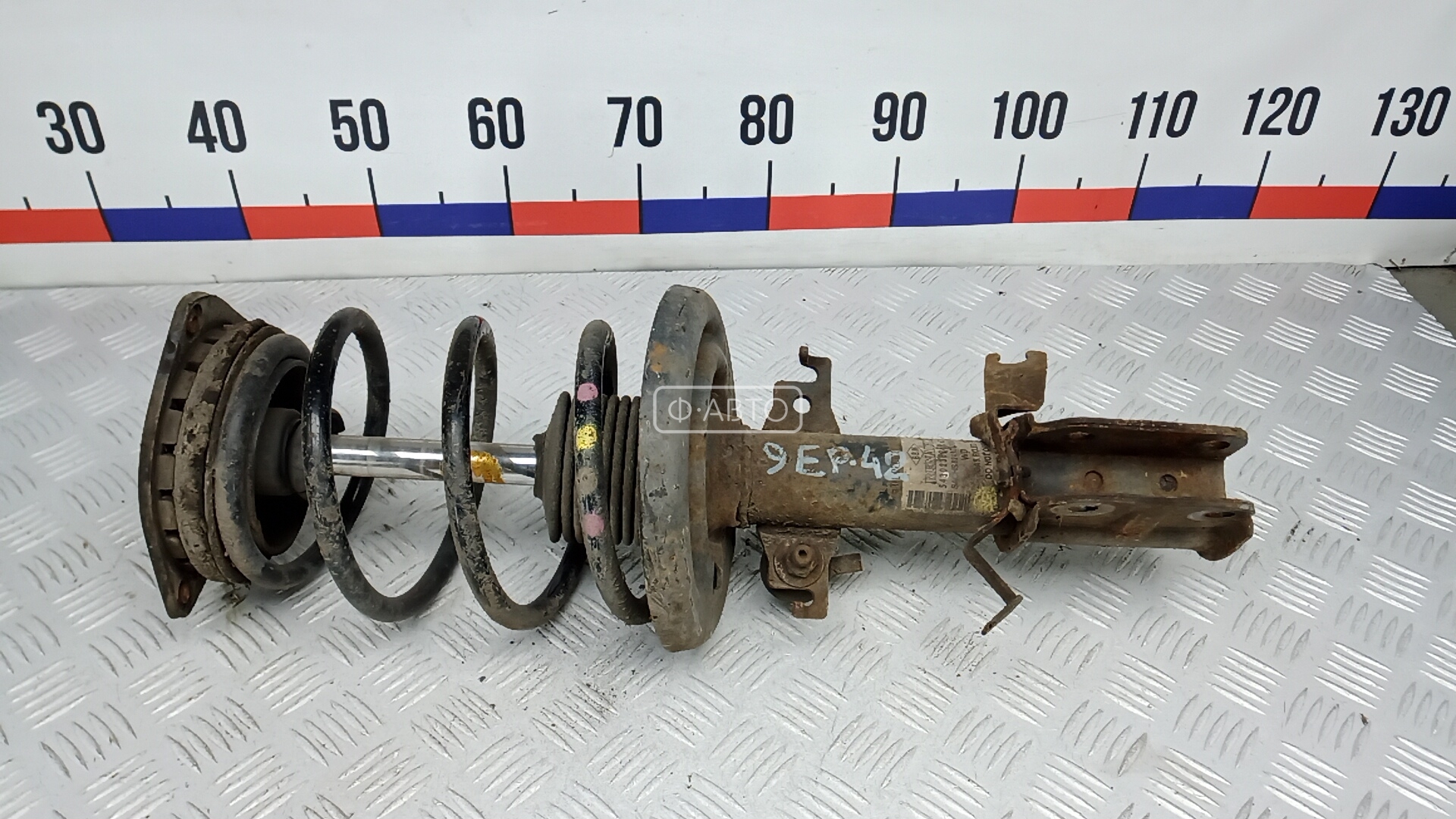 Стойка передняя правая