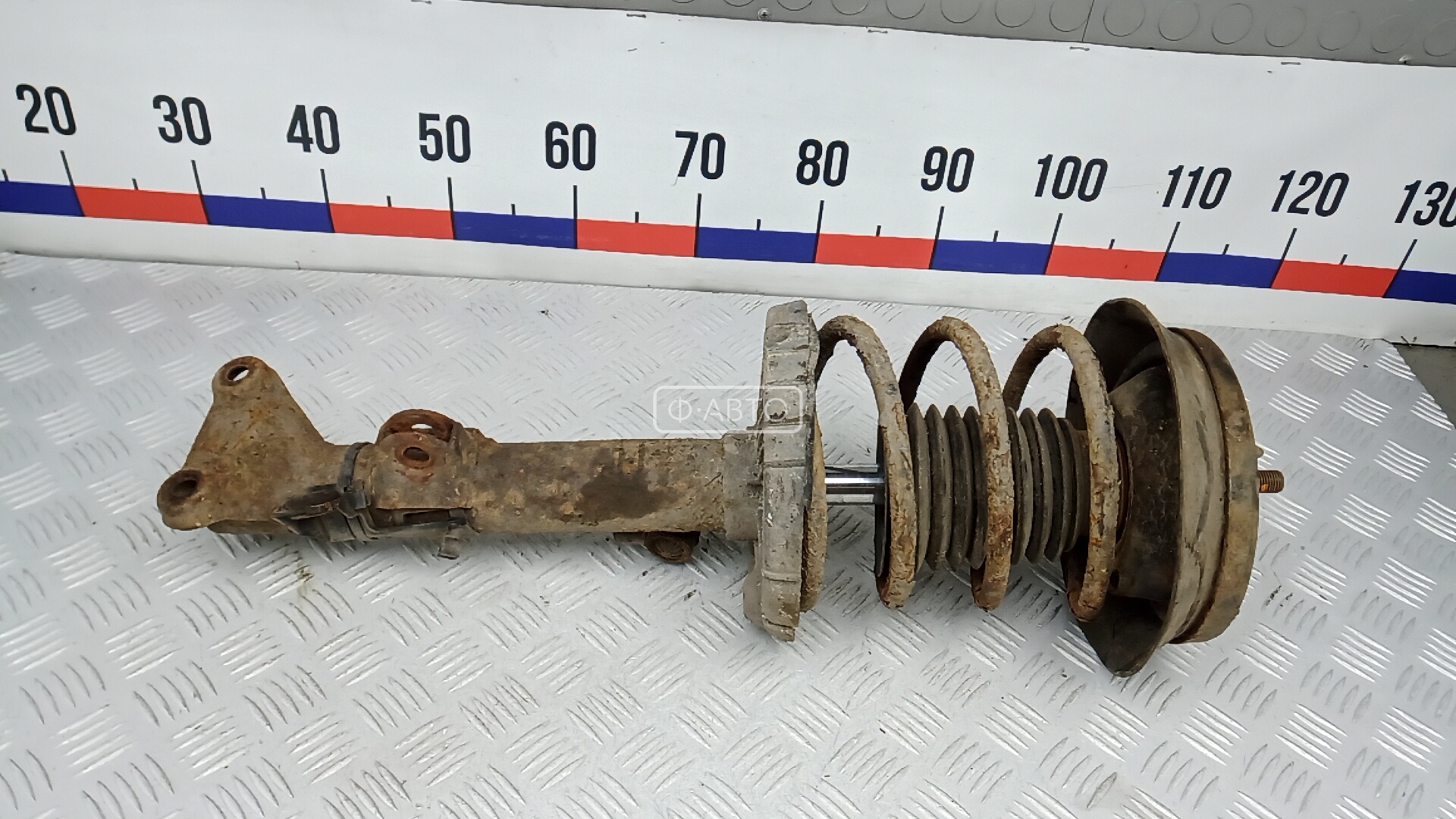 Стойка передняя правая