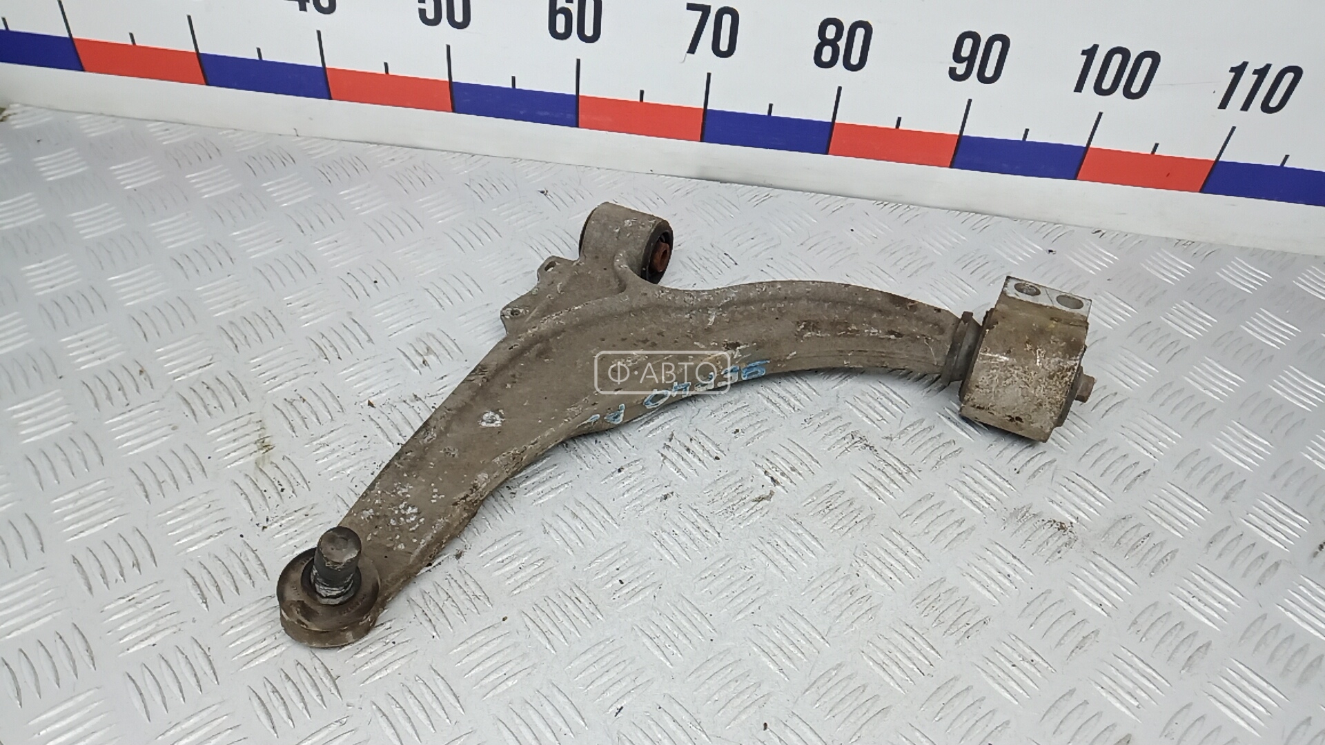Рычаг передний нижний левый