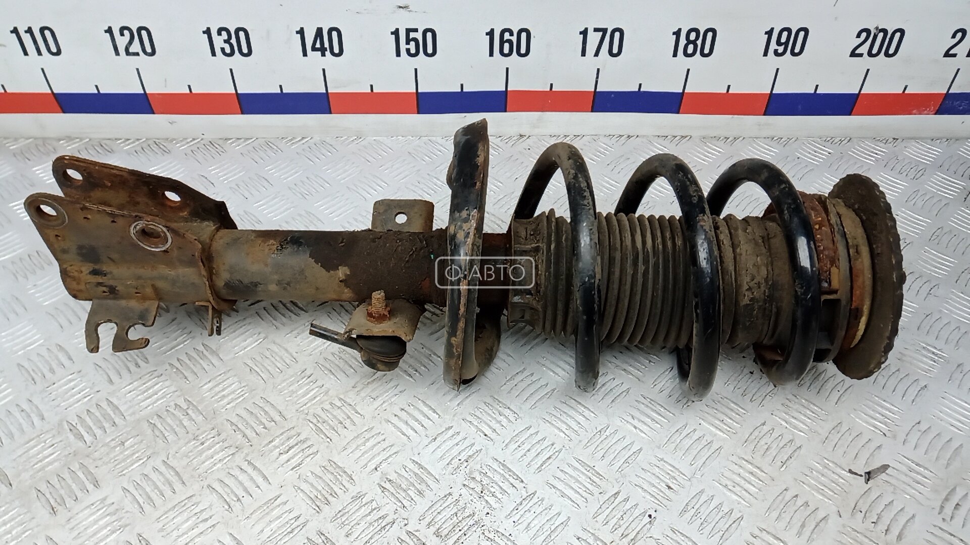 Стойка передняя левая