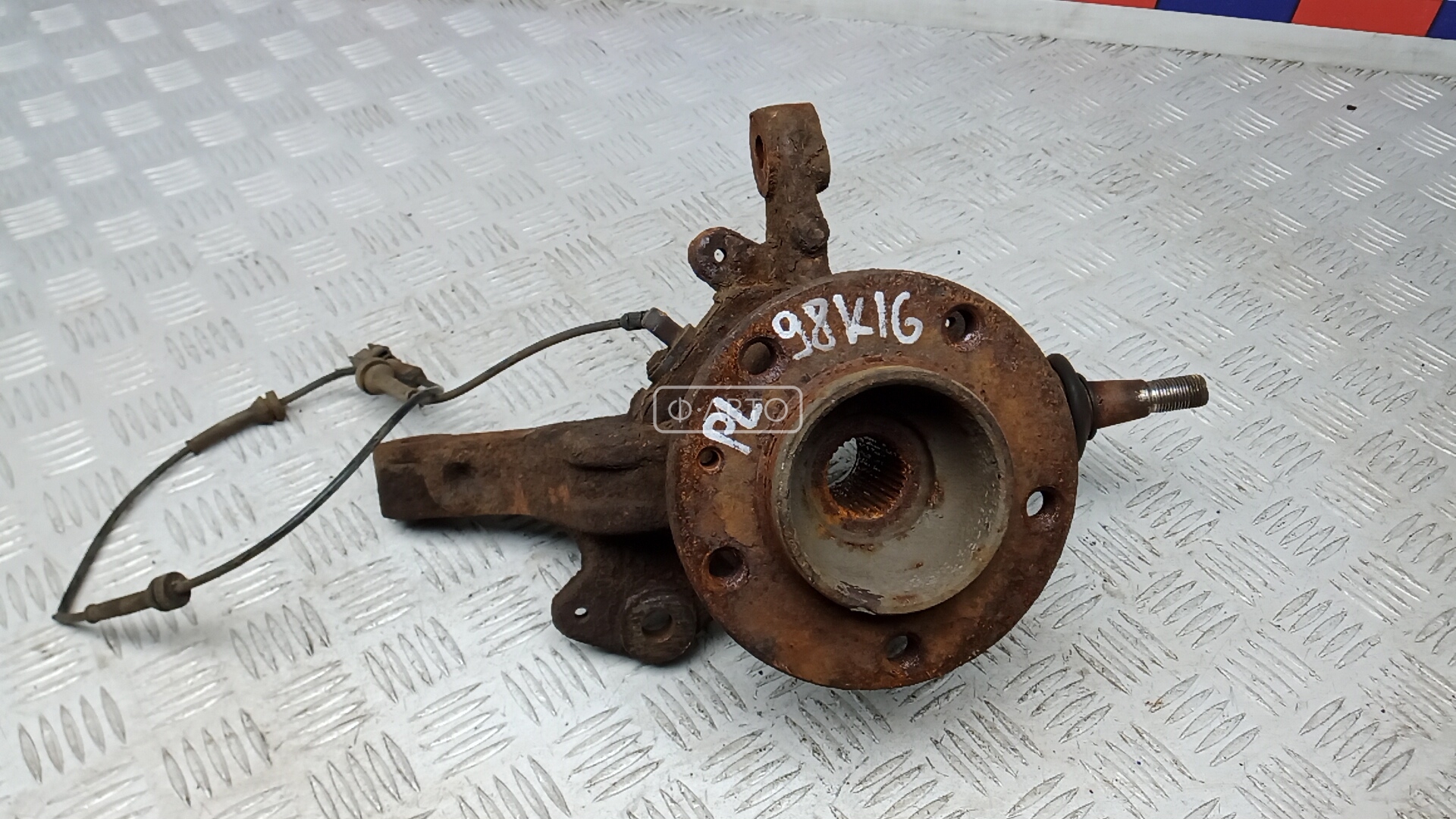 Ступица передняя левая