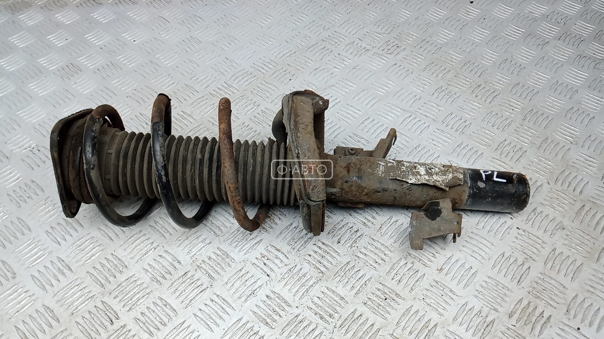 Стойка передняя левая