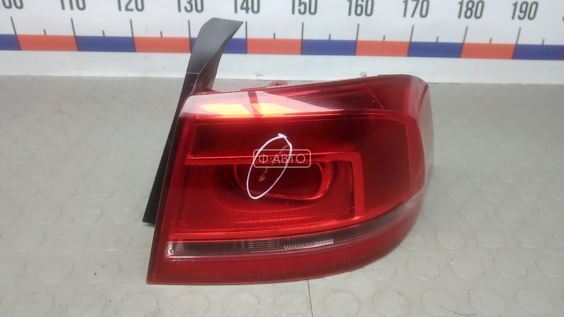 Фонарь задний правый