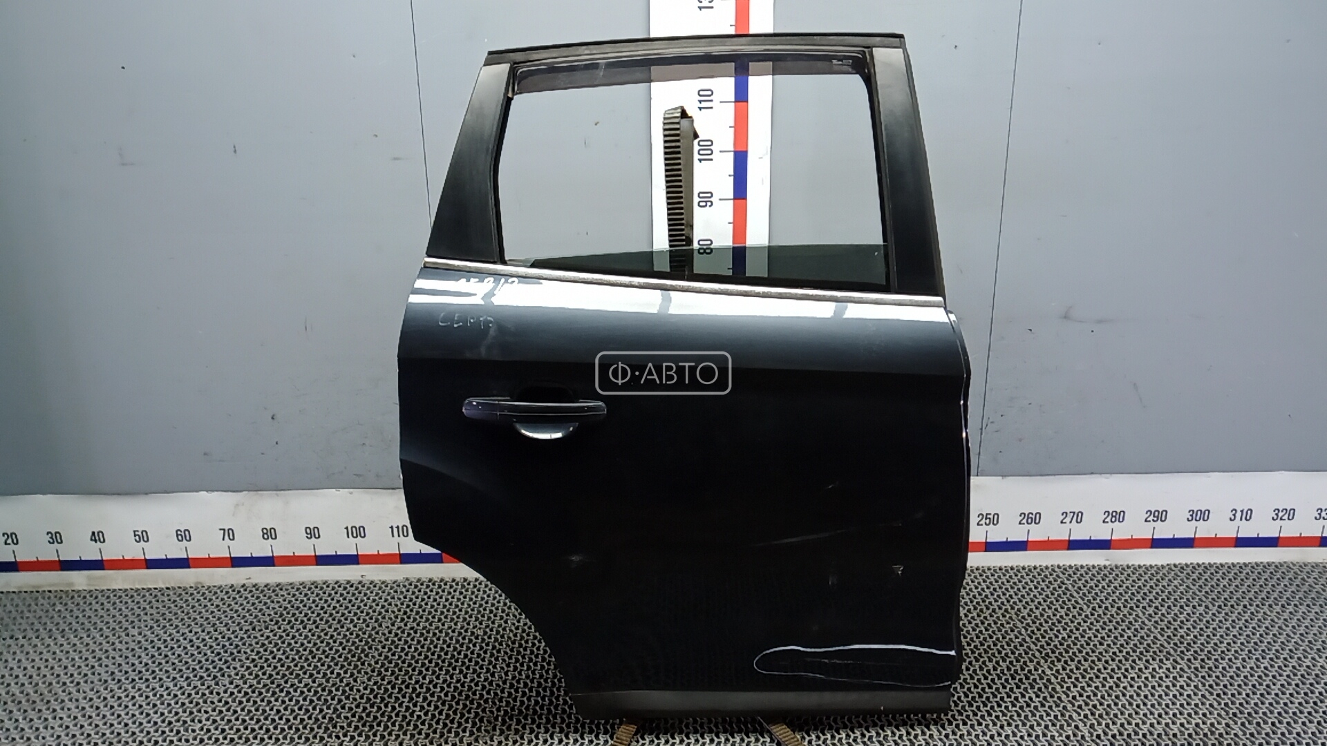 Дверь задняя правая