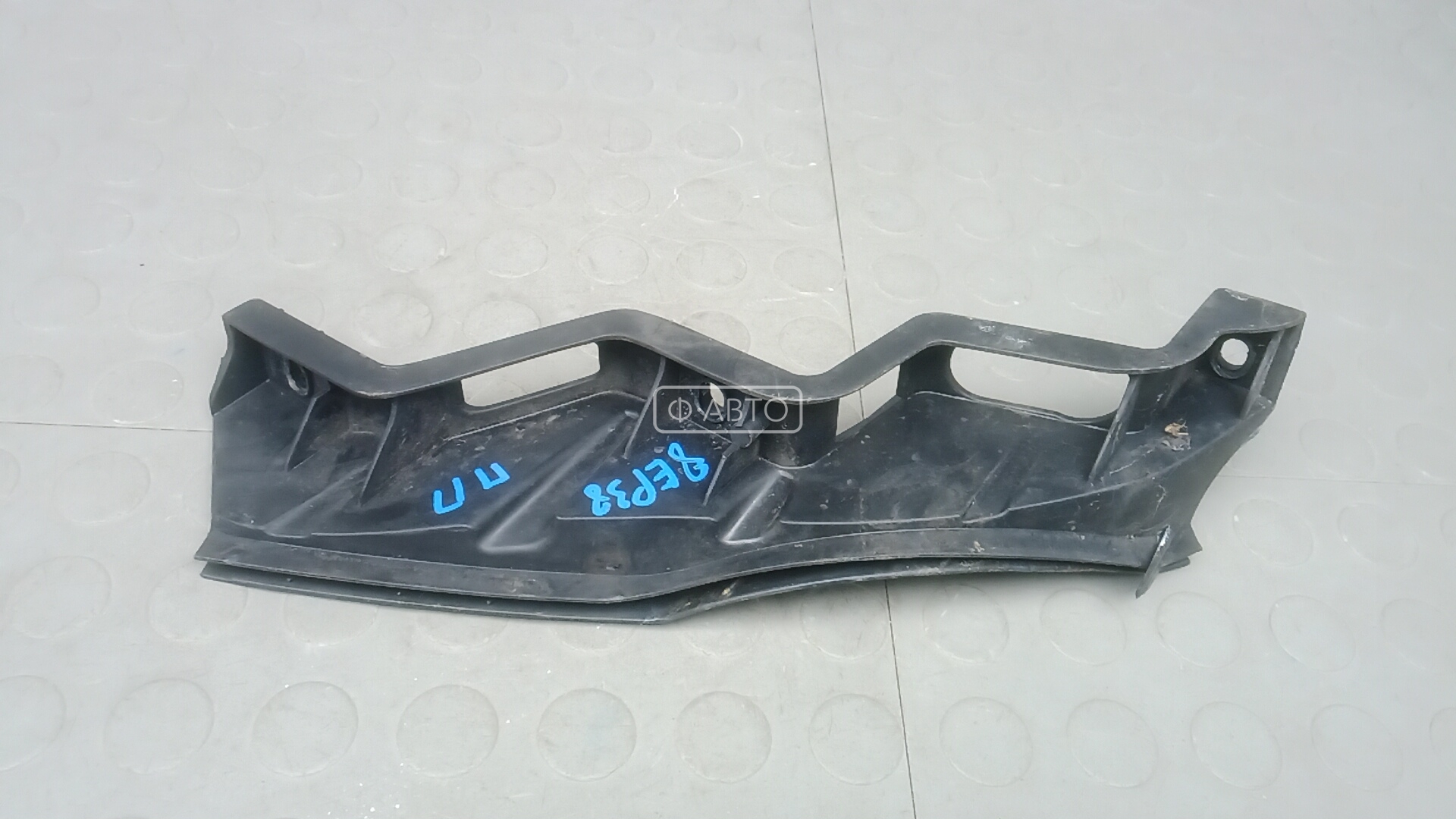 Крепление бампера переднее