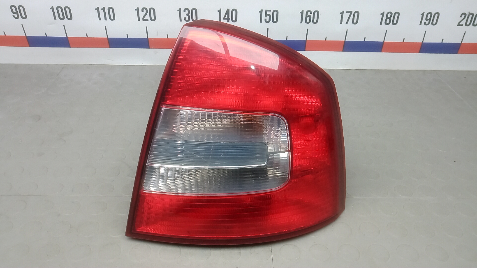 Фонарь задний правый SKODA OCTAVIA A5