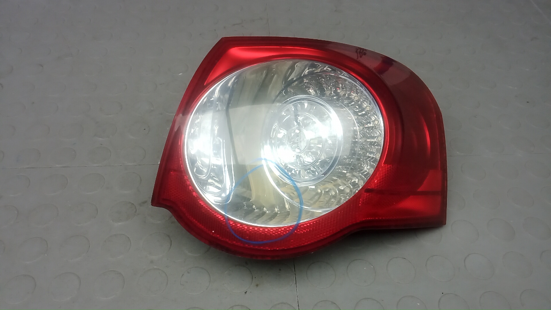 Фонарь задний правый VOLKSWAGEN PASSAT B6