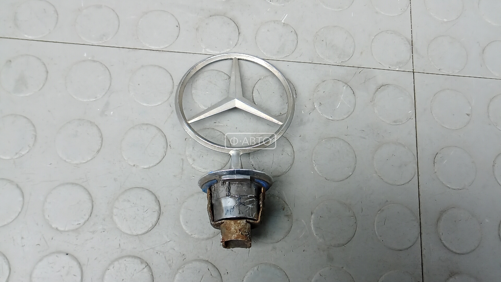 Значок на капот