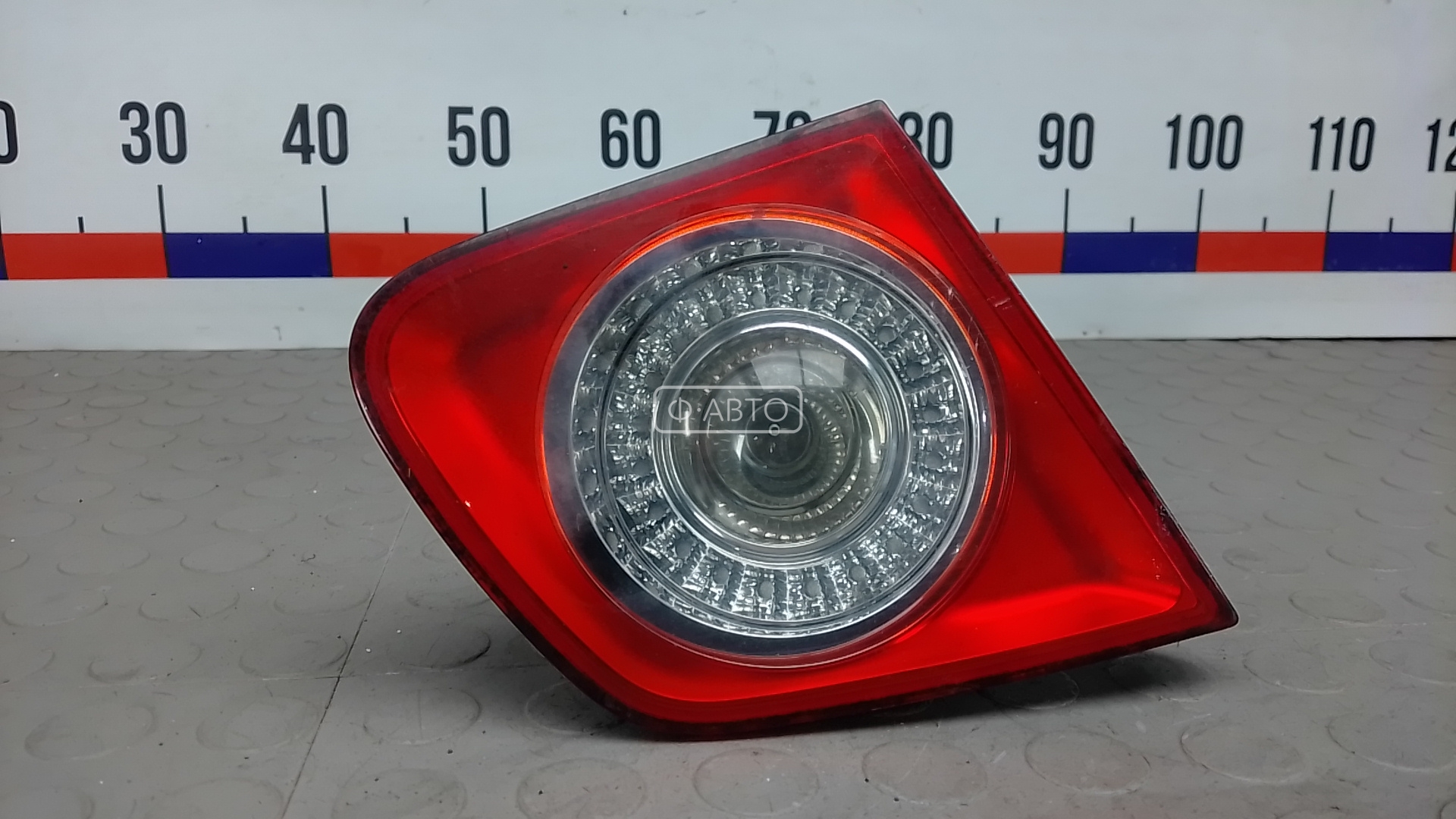 Фонарь левый крышки багажника