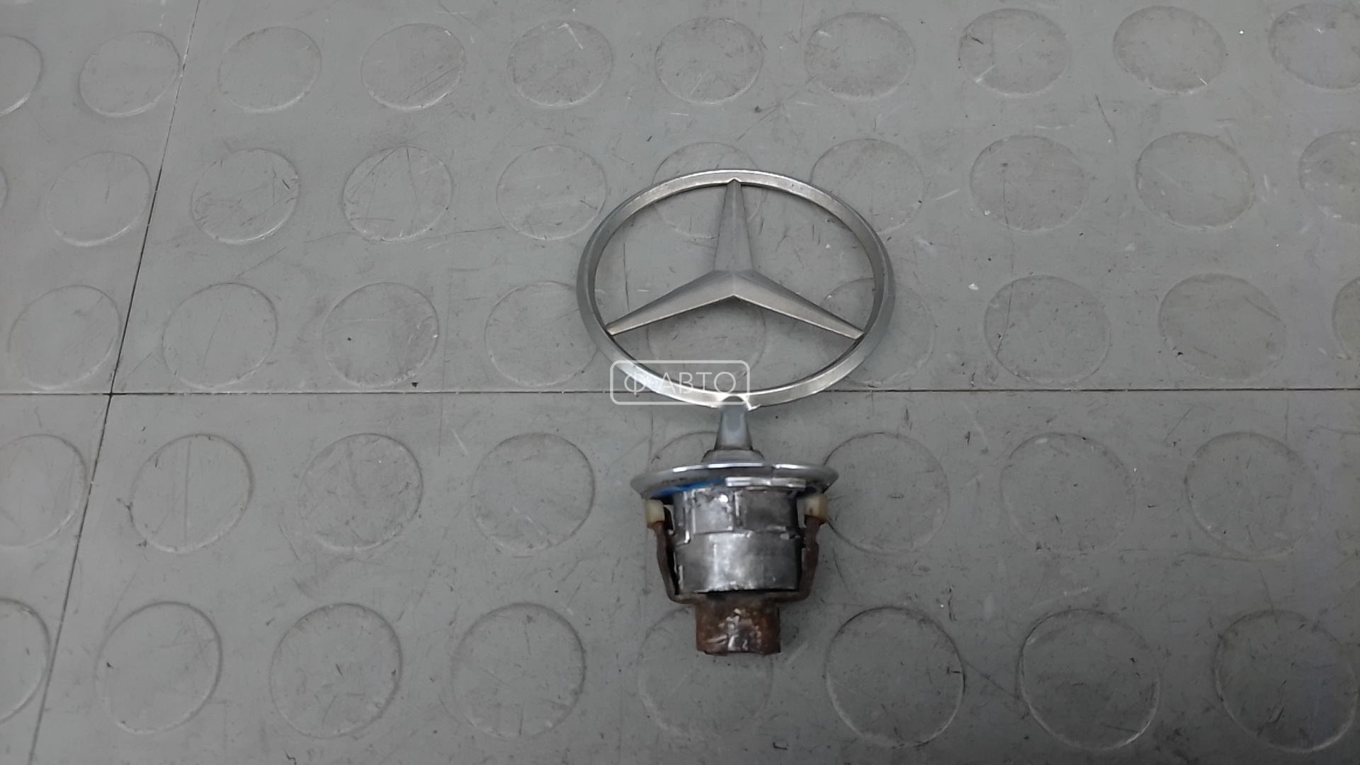 Значок на капот