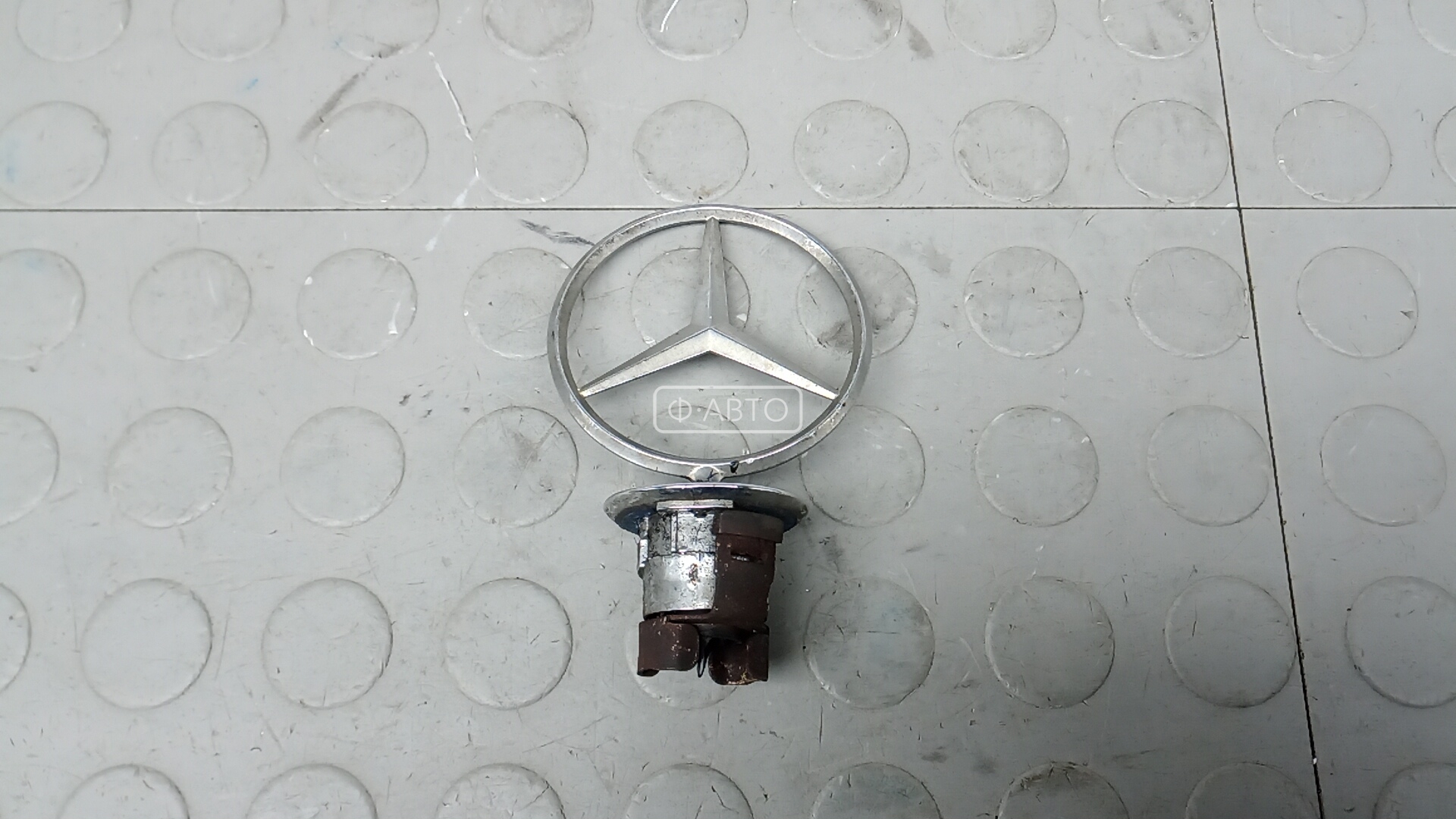 Значок на капот