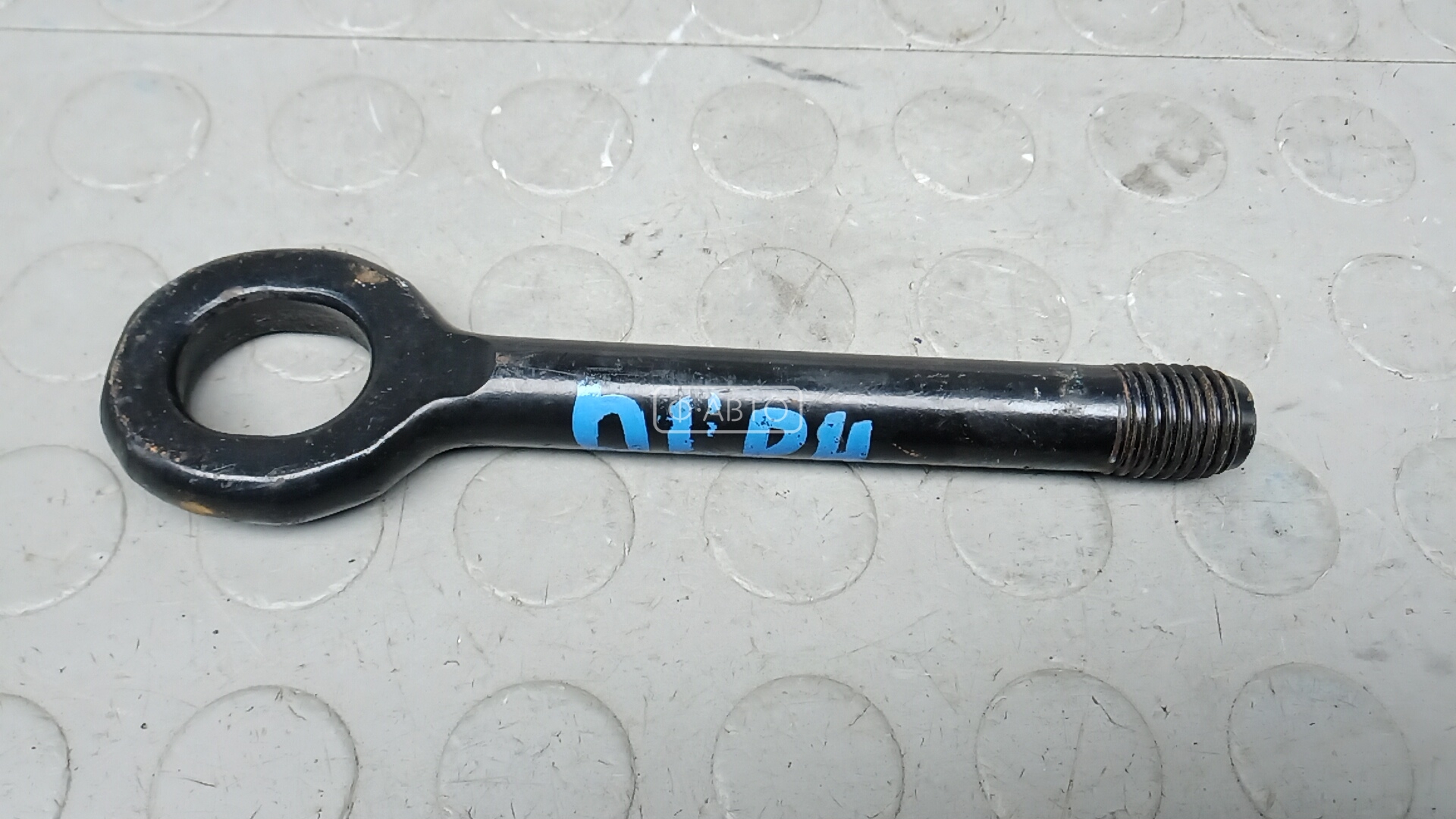 Крюк буксировочный