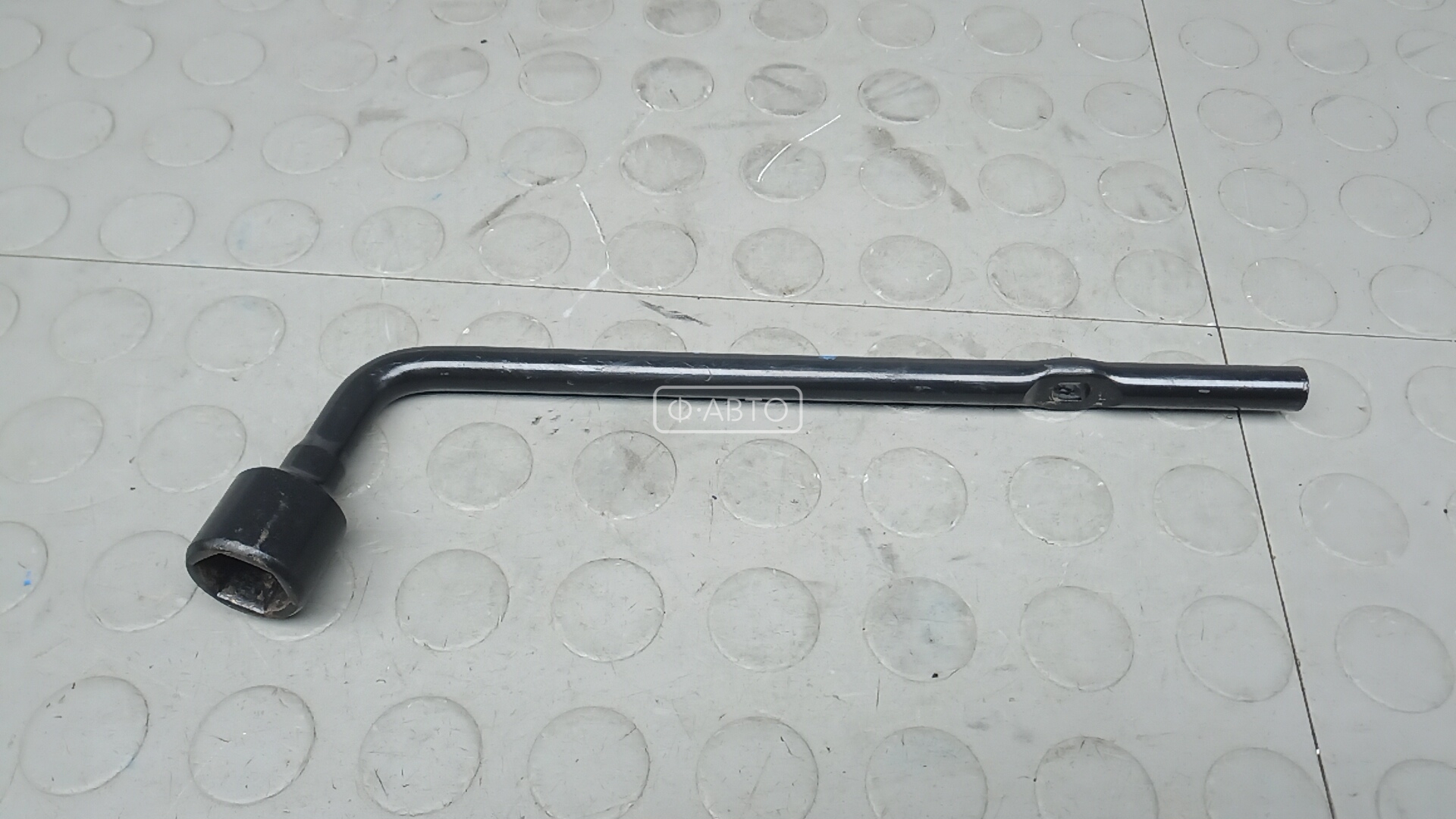 Ключ колесный